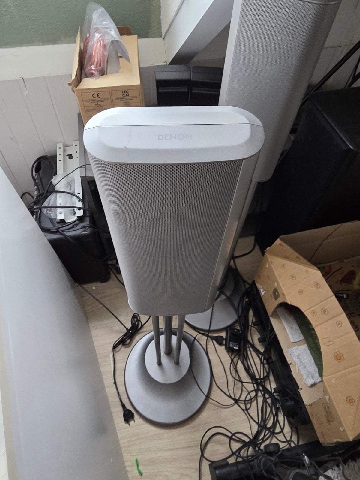Denon SC-S301 Vloerstaande Luidsprekers (Paar), Ophalen, Vloerstaande luidspreker, Gebruikt, Inclusief standaarden
