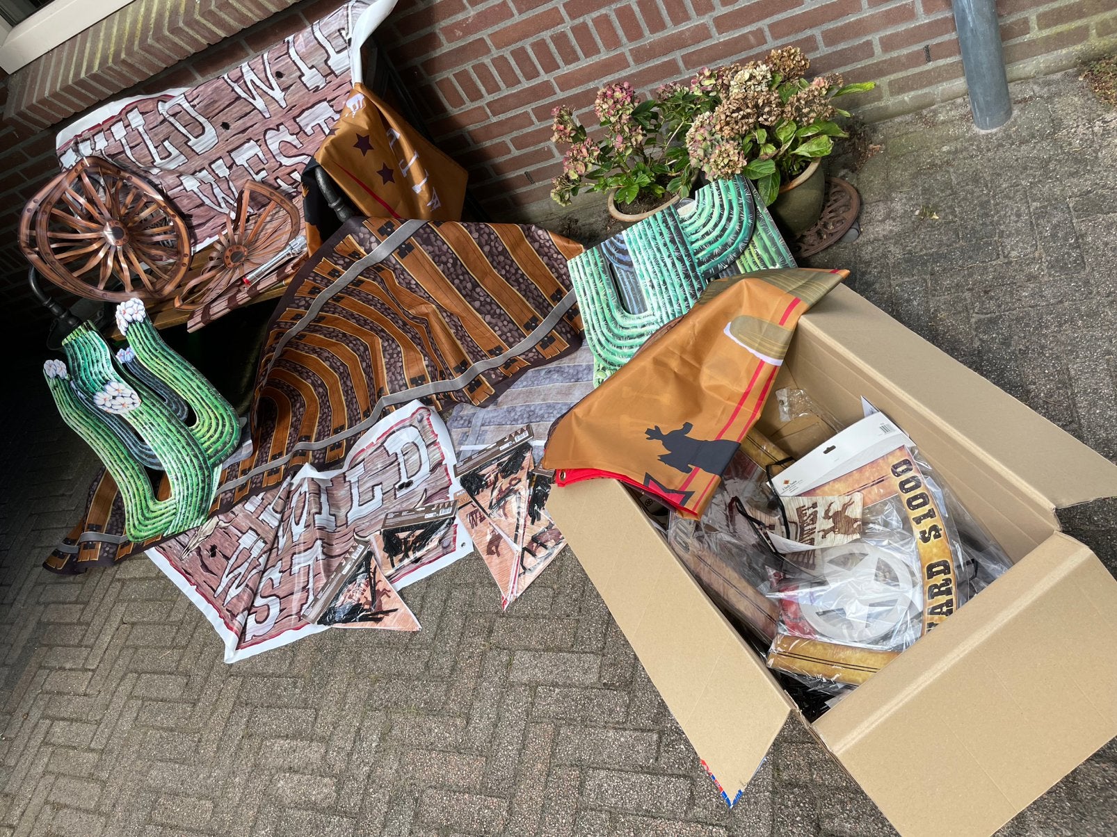 straatversiering thema “western”, Ophalen, Zo goed als nieuw