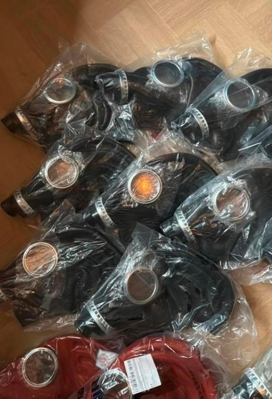 Nieuwe partij van 10 rubberen gasmaskers met filters, Verzenden, Landmacht, Nederland