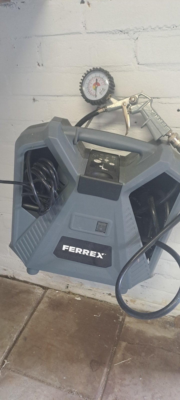Ferrex Compressor met bandenpomp, Ophalen, Gebruikt