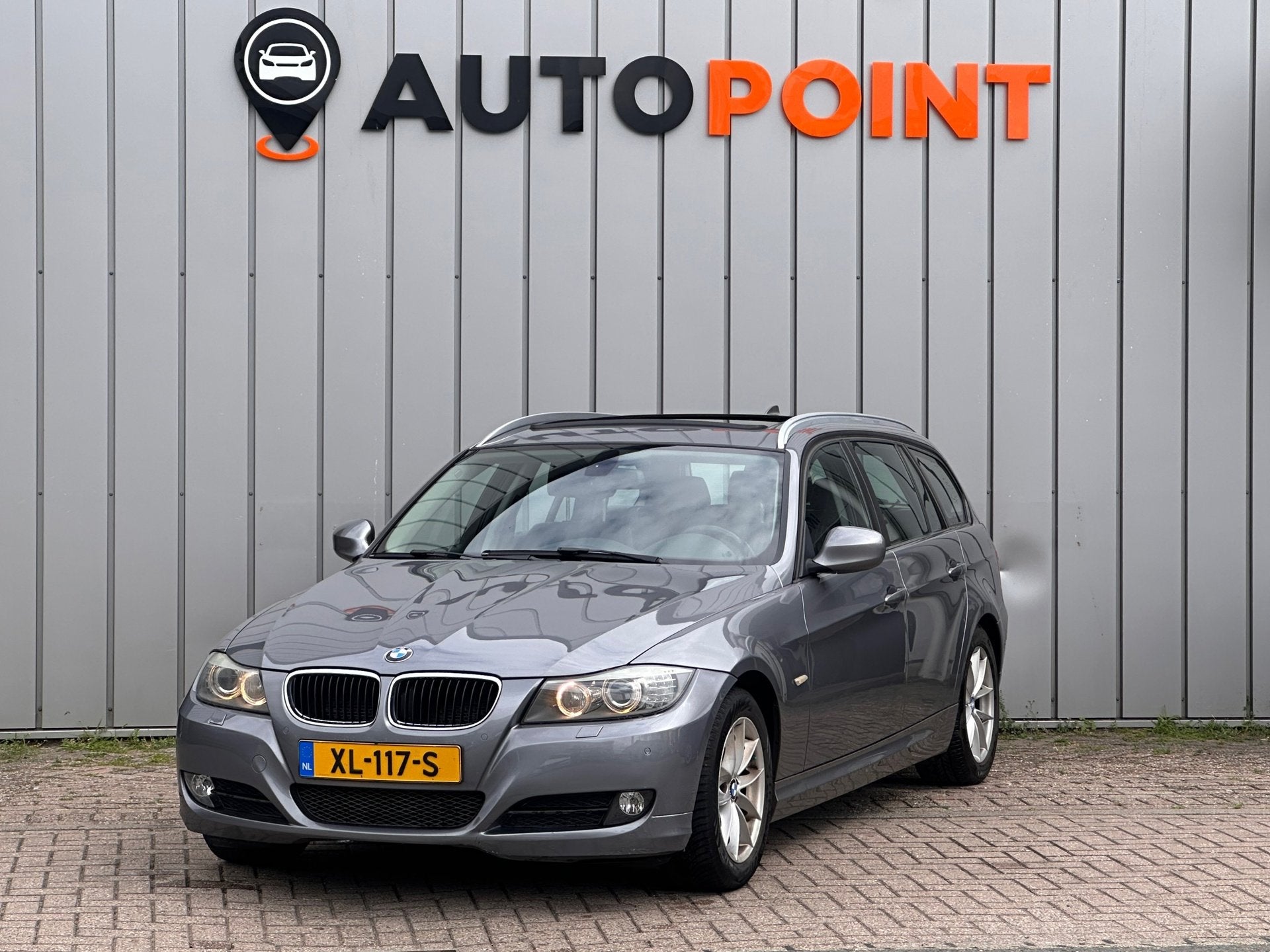 BMW 3-serie Touring 318i Luxury Line PANO STOELVRW PDC, Auto's, BMW, Automaat, Euro 5, 1435 kg, Leder