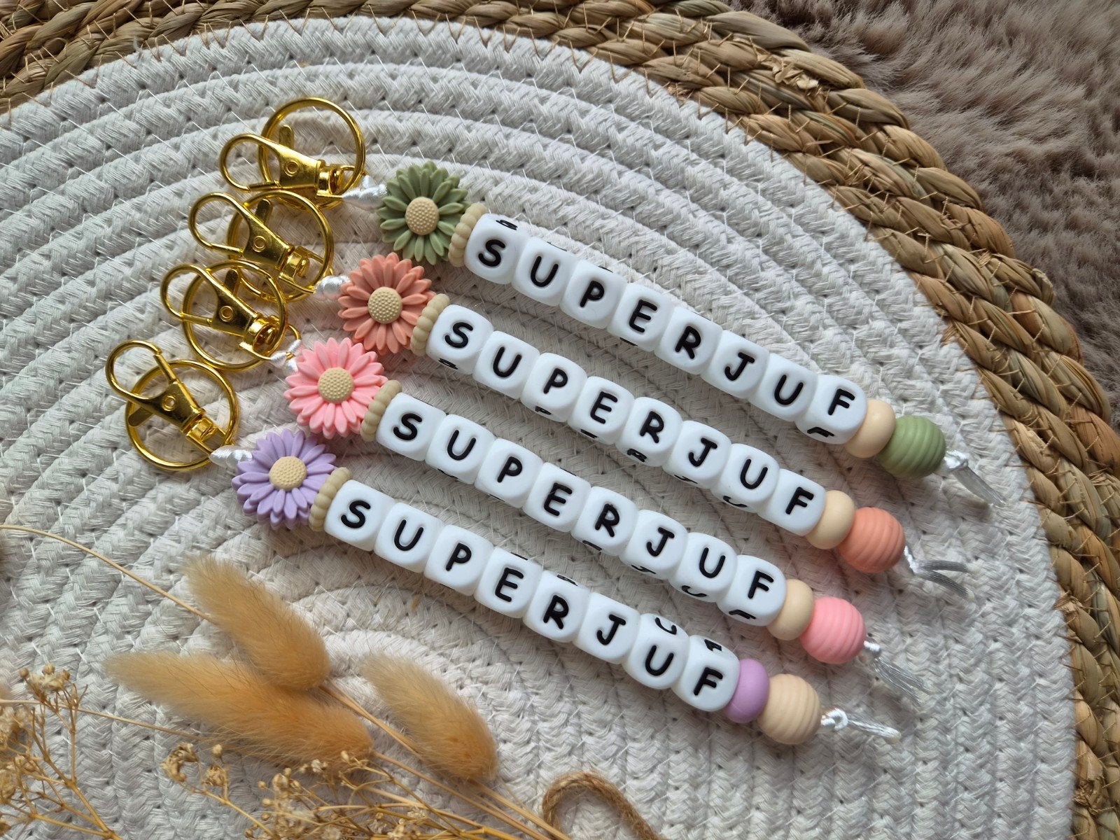 Sleutelhanger 'Super Juf' met bloem - Cadeau voor juf, Ophalen of Verzenden, Nieuw, Overige typen