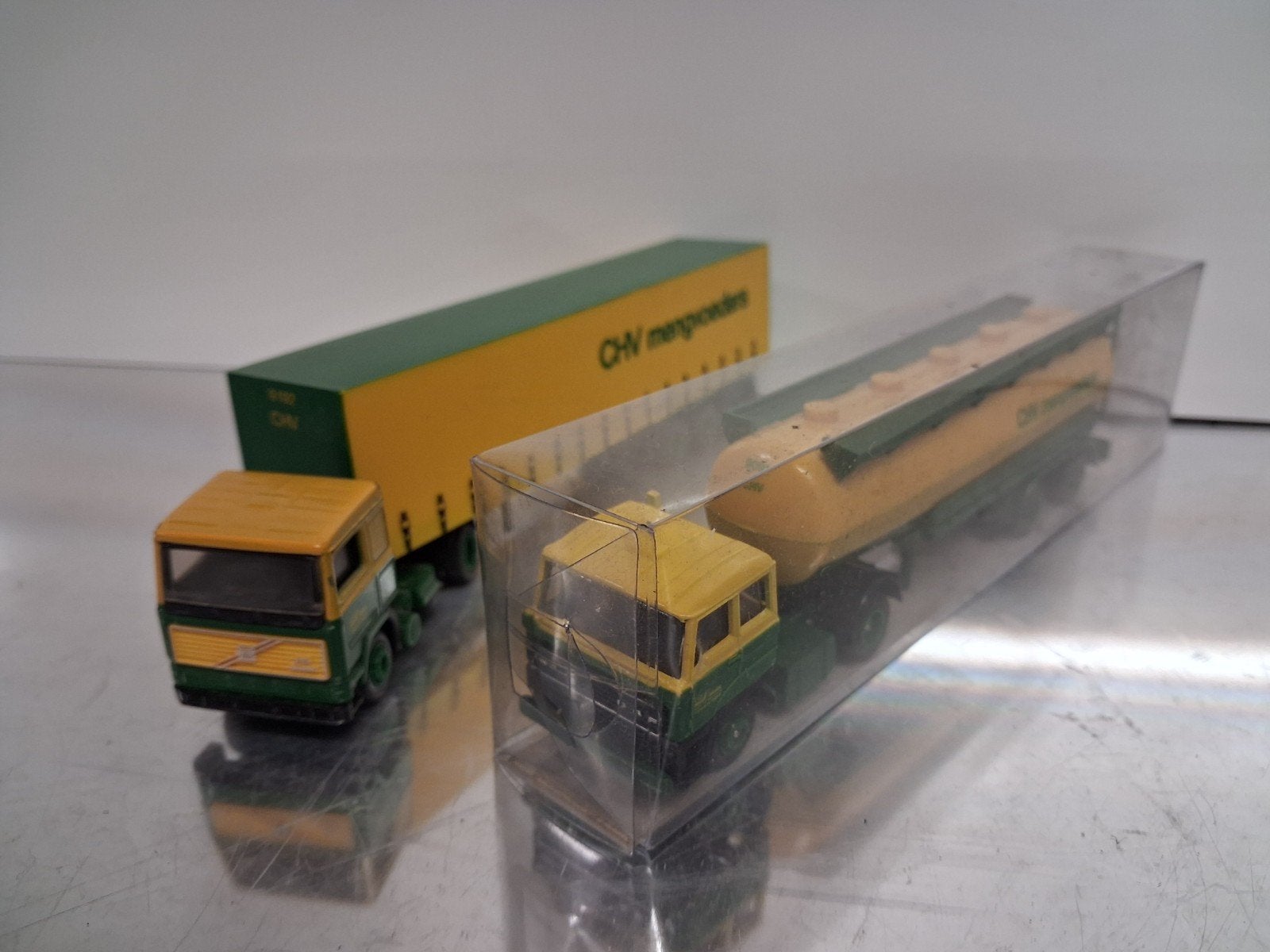 2 x CHV mengvoeders model 1:87, Hobby en Vrije tijd, Ophalen of Verzenden, Bus of Vrachtwagen, Overige merken
