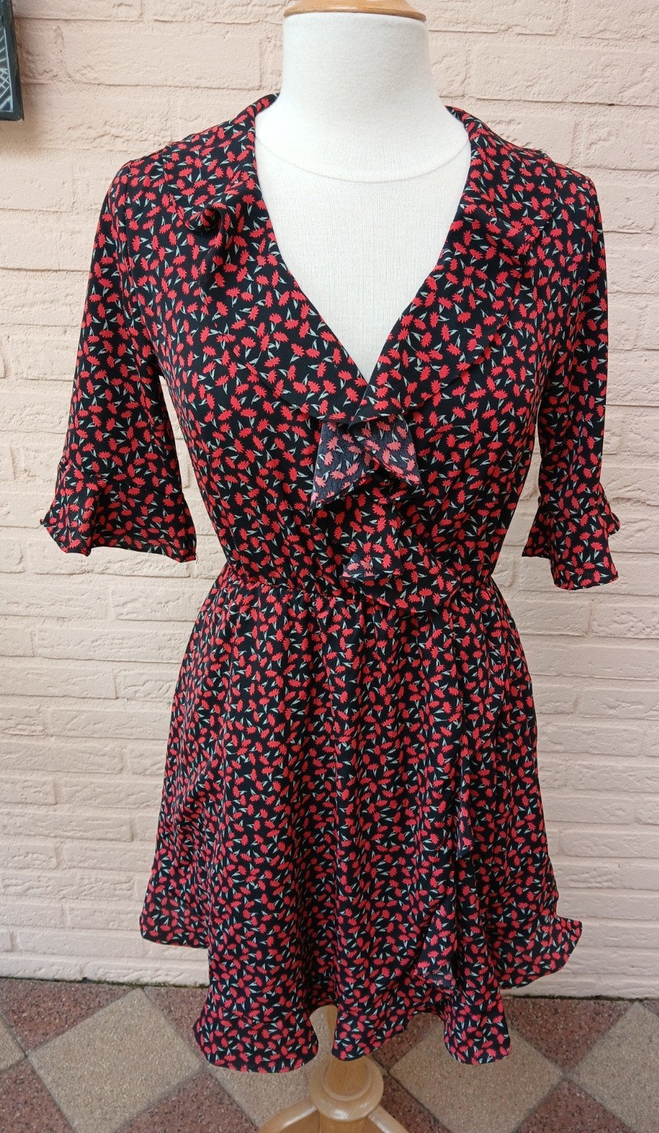 Dames overslag jurk met onderjurk - Rood/zwart/groene print, Ophalen of Verzenden, Maat 34 (XS) of kleiner, Rood, Loavies