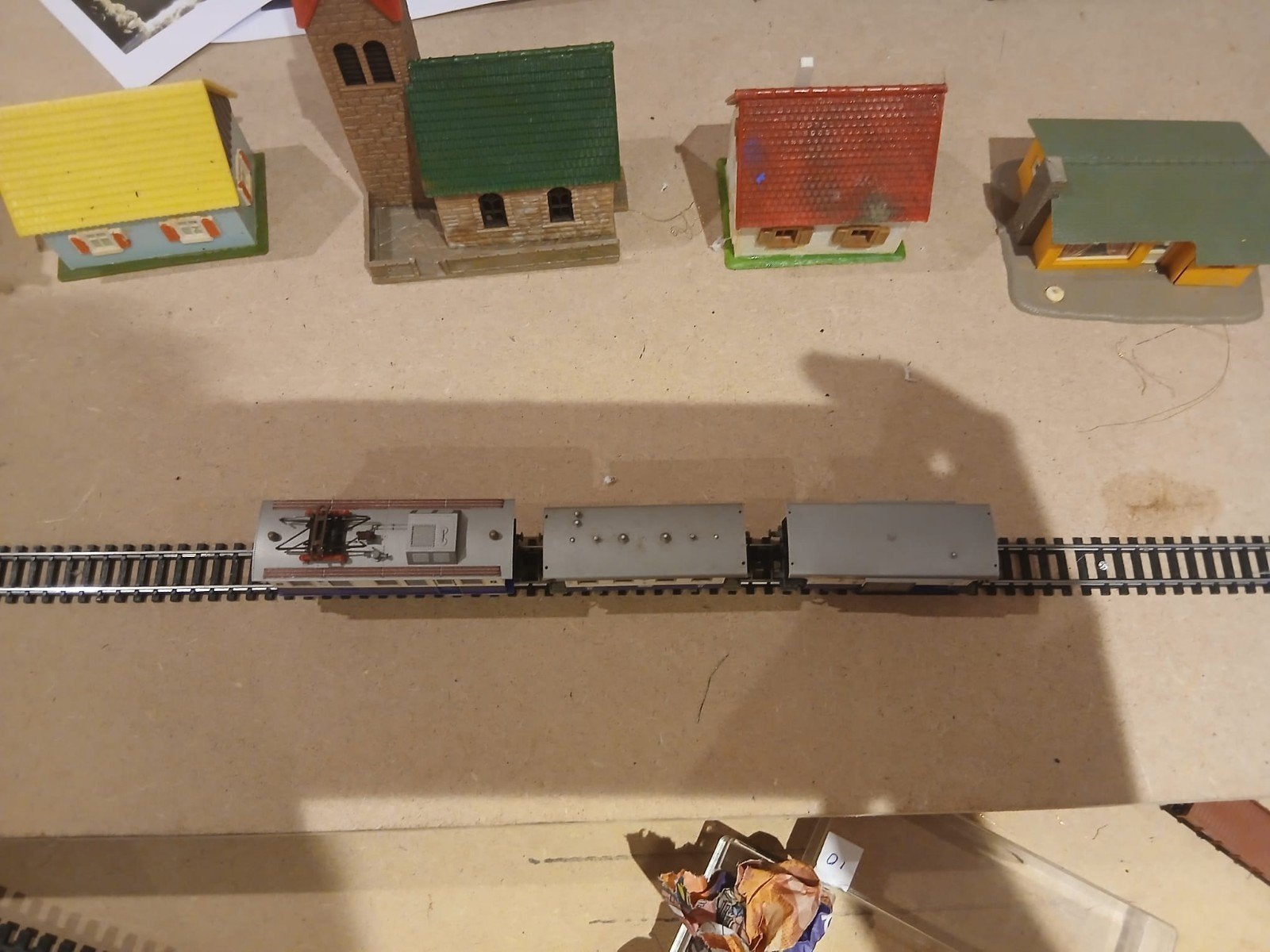 Fleischmann N spoor locomotief met 2 wagons in OVP, Gelijkstroom, Verzenden, Fleischmann, Analoog
