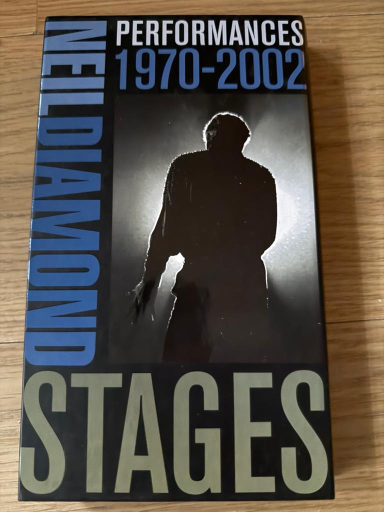 Cd box set met dvd neil diamond stages 1970-2002, Ophalen of Verzenden, Zo goed als nieuw