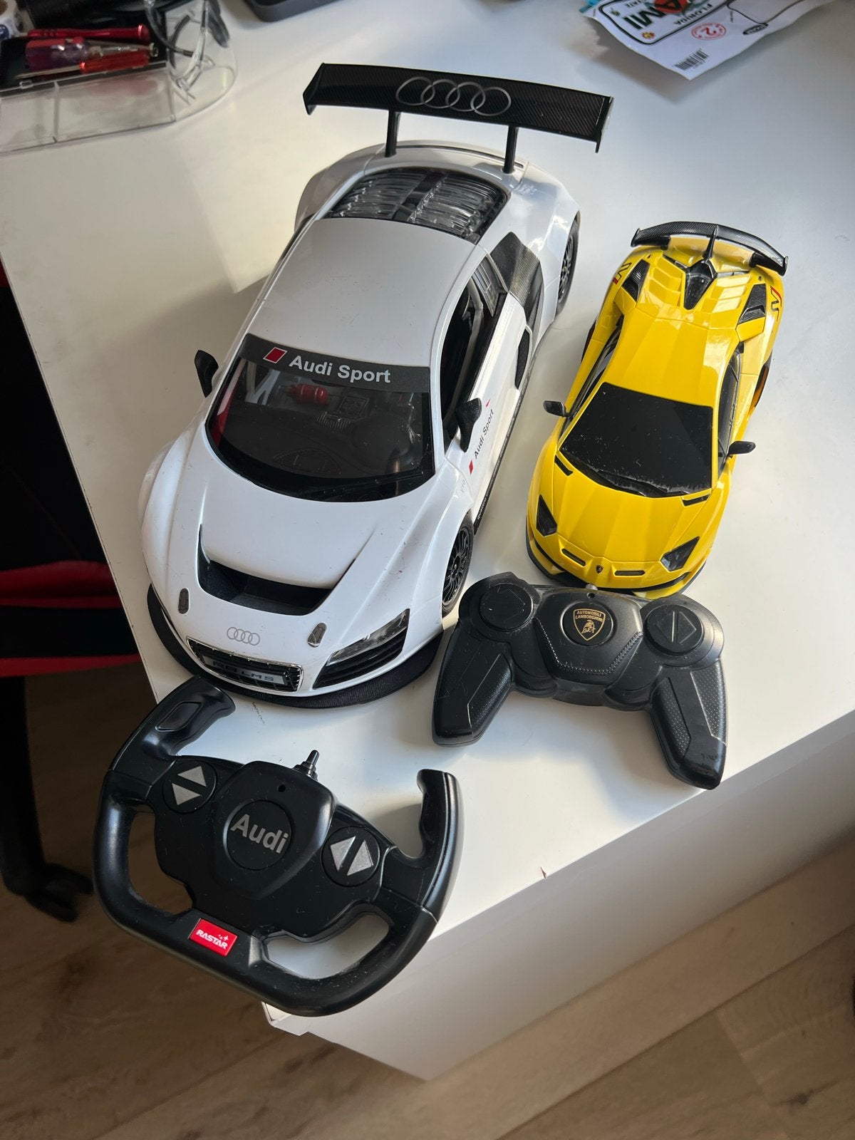 RC Auto's: Audi R8 en Lamborghini met afstandsbediening, Elektro, Gebruikt, Ophalen of Verzenden, Auto onroad