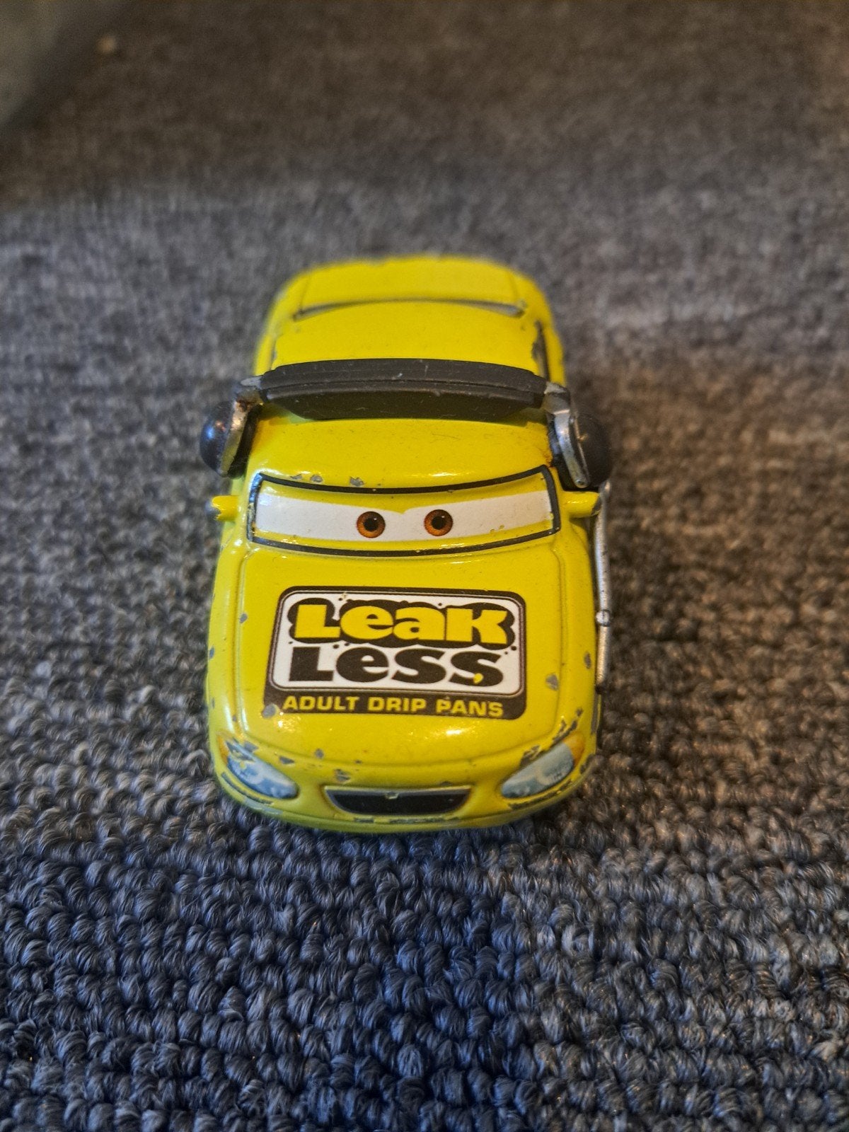 Disney Cars Earl Filter (Leak Less Crew Chief) speelgoedauto, Ophalen of Verzenden, Gebruikt