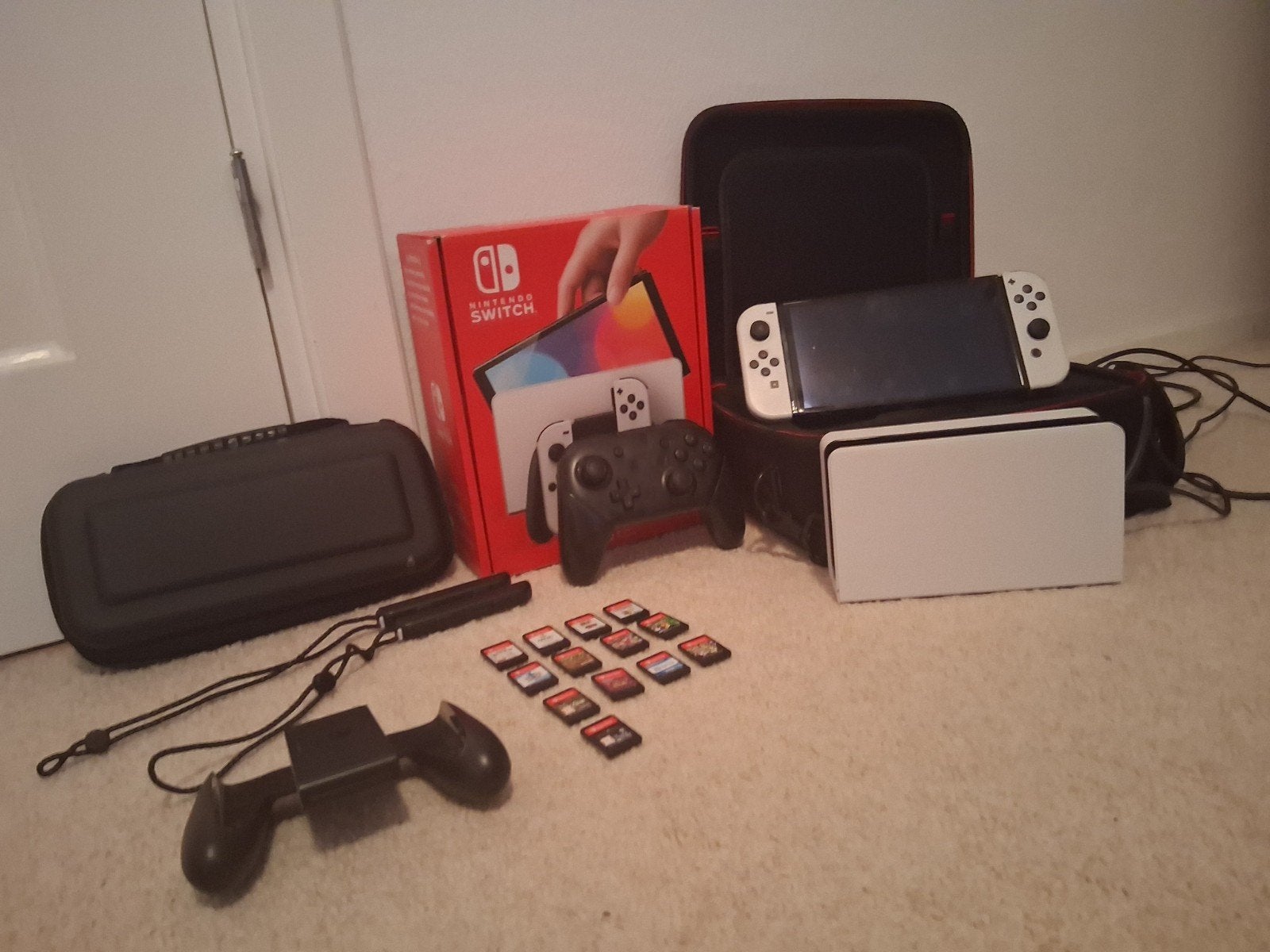 Nintendo Switch Oled witte editie met 12 spellen en extra's, Spelcomputers en Games, Spelcomputers | Nintendo Switch, Switch OLED