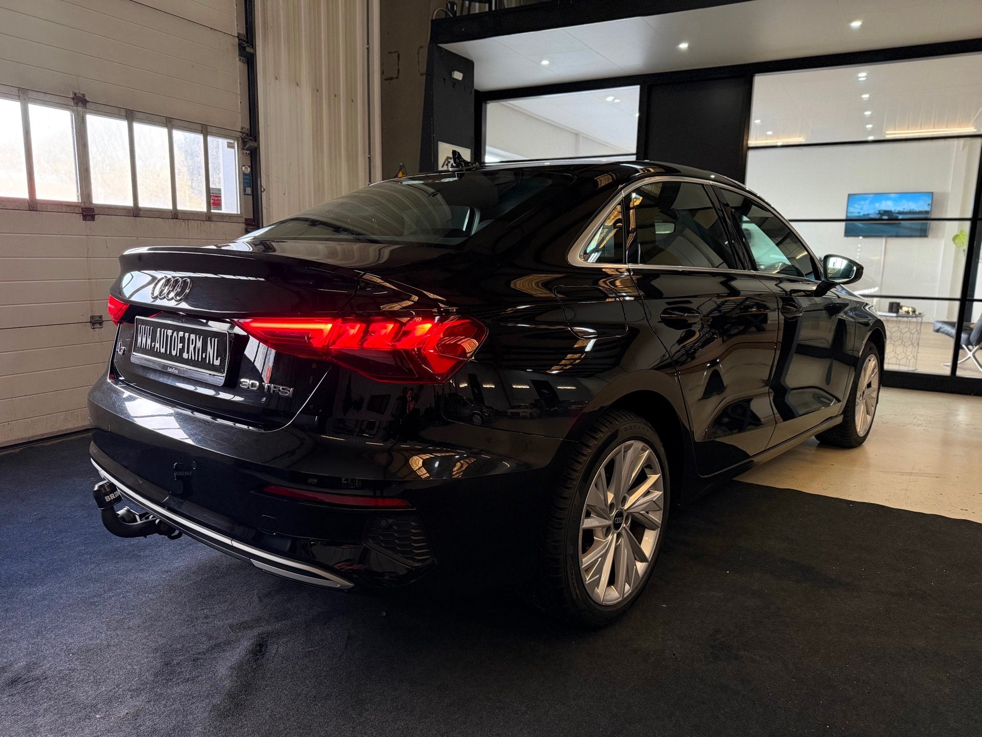 Audi A3 Limousine 30 TFSI Automaat BTW NAP 110PK CarPlay Led, Stof, Gebruikt, Origineel Nederlands, Bedrijf