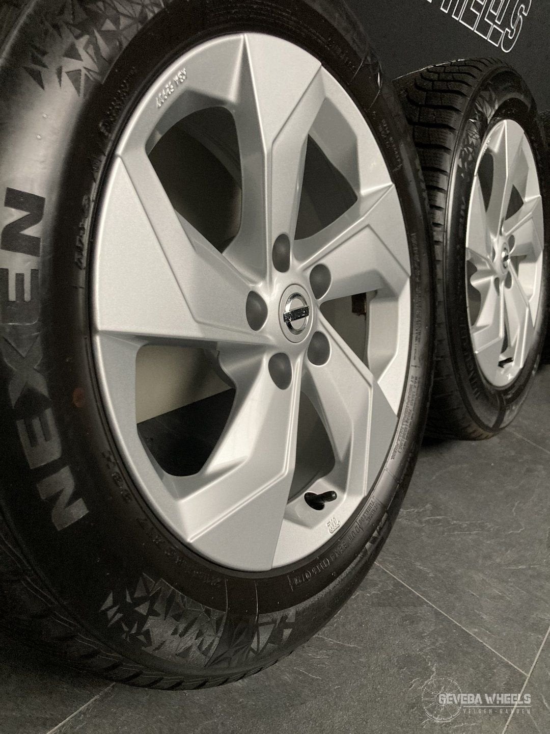 17” originele Nissan Juke F16 velgen + winterbanden 5x114.3, -, -, Banden en Velgen, 17 inch