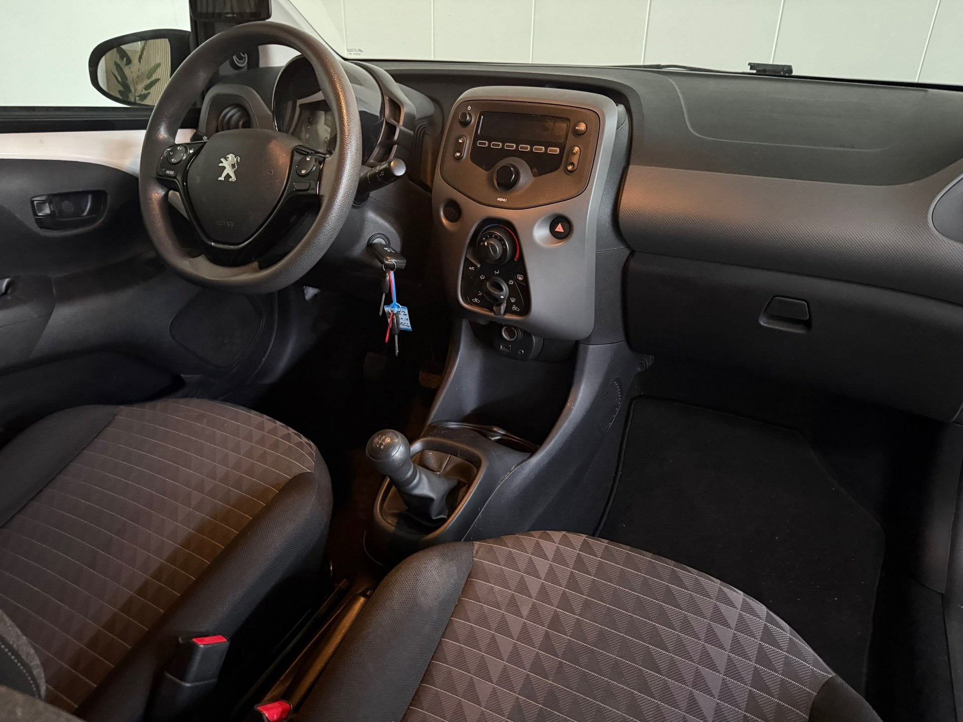 Peugeot 108 1.0 e-VTi Active Airco, Navigatie, Voorwielaandrijving, Gebruikt, Euro 6, 4 stoelen