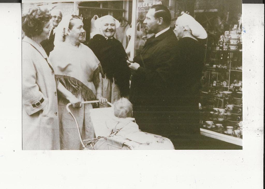 Scheveningen Keizerstraat Praatje voor Winkel Alex de Wind, Ophalen of Verzenden, 1920 tot 1940, Ongelopen, Zuid-Holland