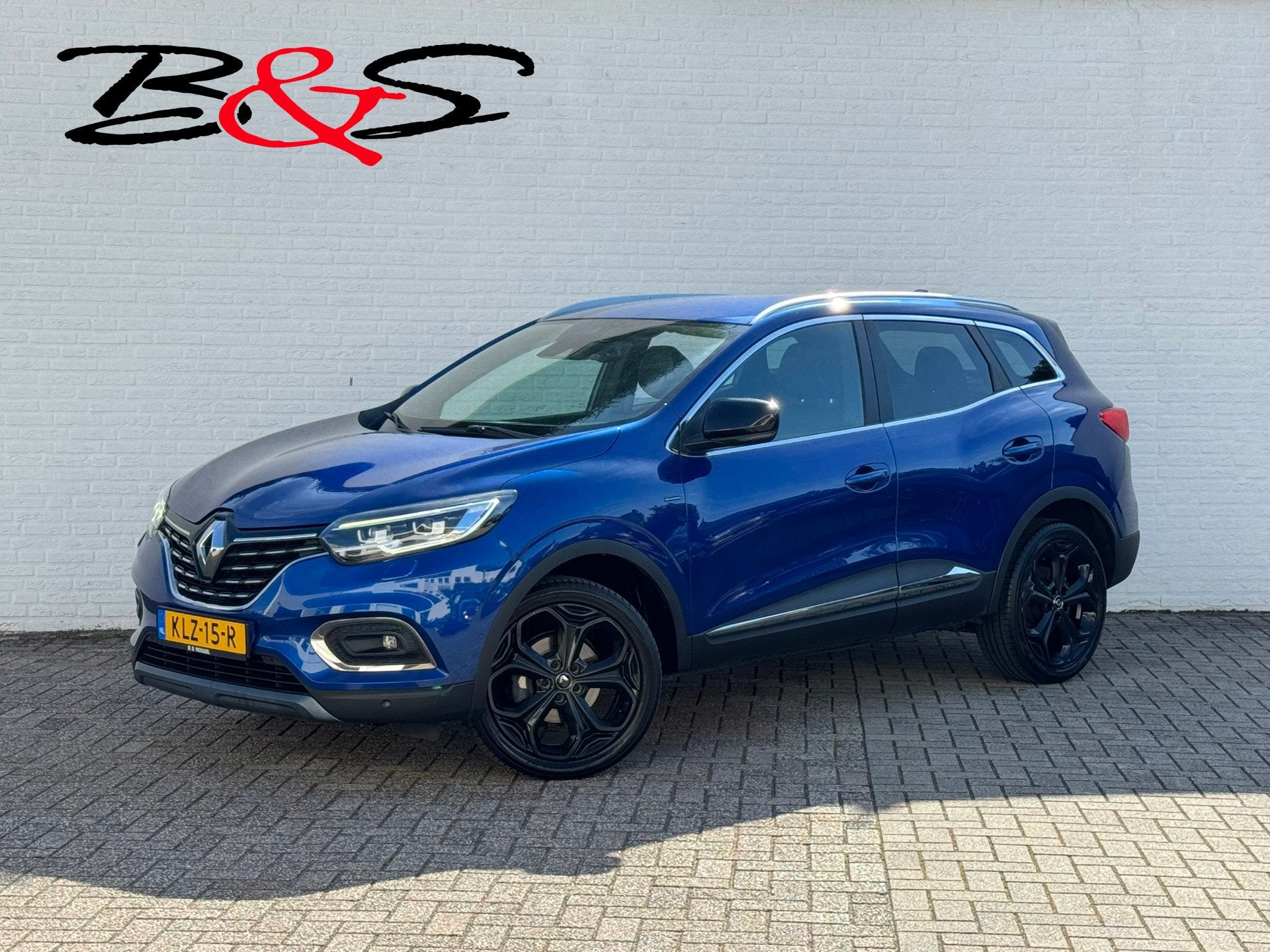 Renault KADJAR 1.3 TCe Black Edition Automaat Camera Carplay, Auto's, Gebruikt, 4 cilinders, 715 kg, Blauw