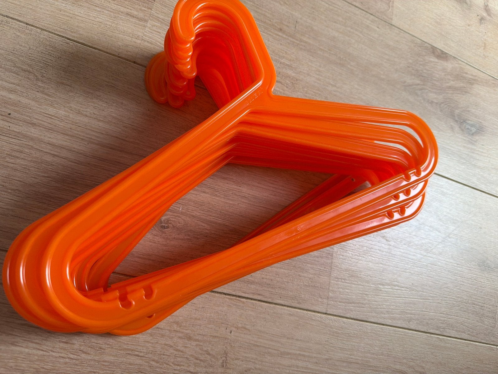 IKEA kinderhangers - 16 stuks, oranje kunststof, Ophalen of Verzenden, Gebruikt, Kunststof, Kinderen