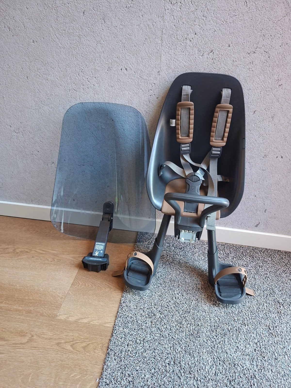Urban Iki voorzitje met scherm + baby helm (XS-S), Ophalen, Voetsteuntjes, Voorzitje, Zo goed als nieuw
