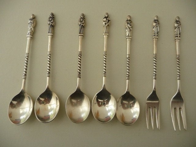 5 verzilverde THEELEPELTJES en 2 GEBAKSVORKJES met APOSTEL, Antiek en Kunst, Ophalen of Verzenden