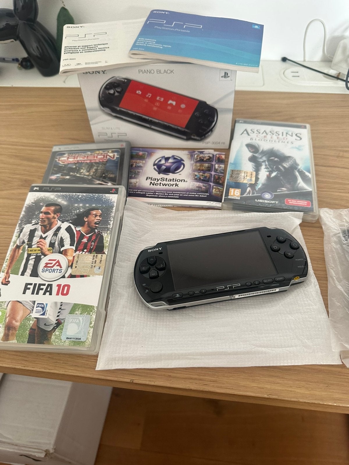 Psp 3004 piano black cib, Spelcomputers en Games, Met games, Ophalen of Verzenden, Zo goed als nieuw, PSP 3000