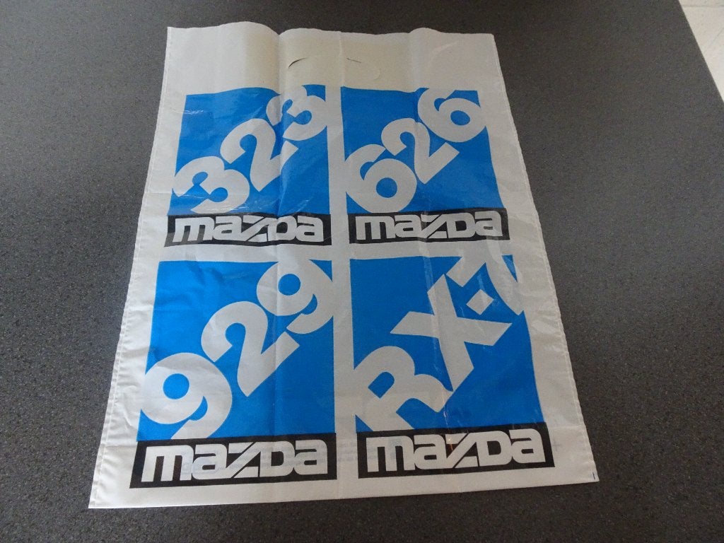 Mazda. Plastic tasje midden jaren 80., Ophalen of Verzenden, Zo goed als nieuw, Auto's