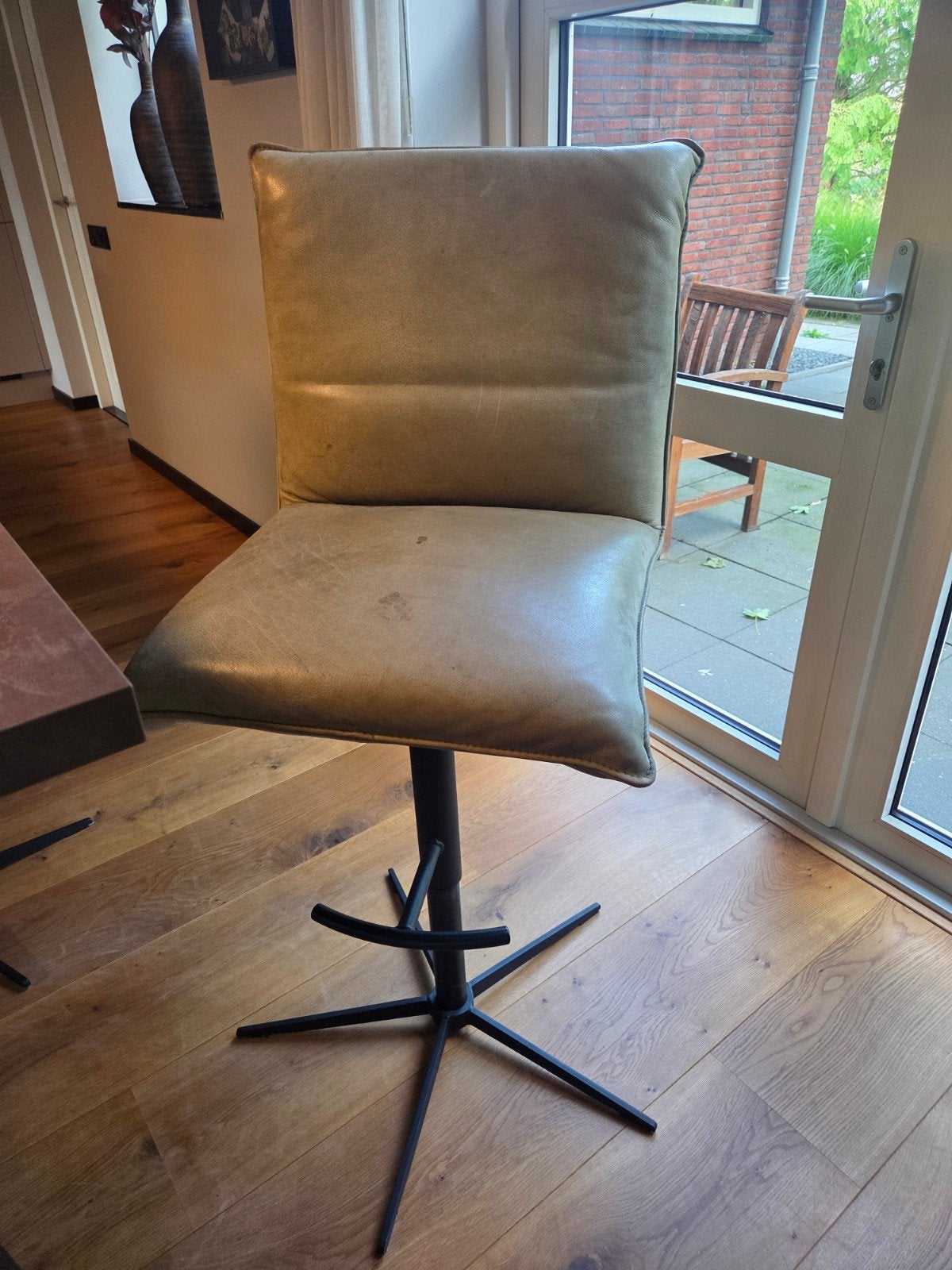 groen lederen barkrukken van Winje Wanje, Huis en Inrichting, Ophalen, Gebruikt, 60 tot 90 cm, Leer