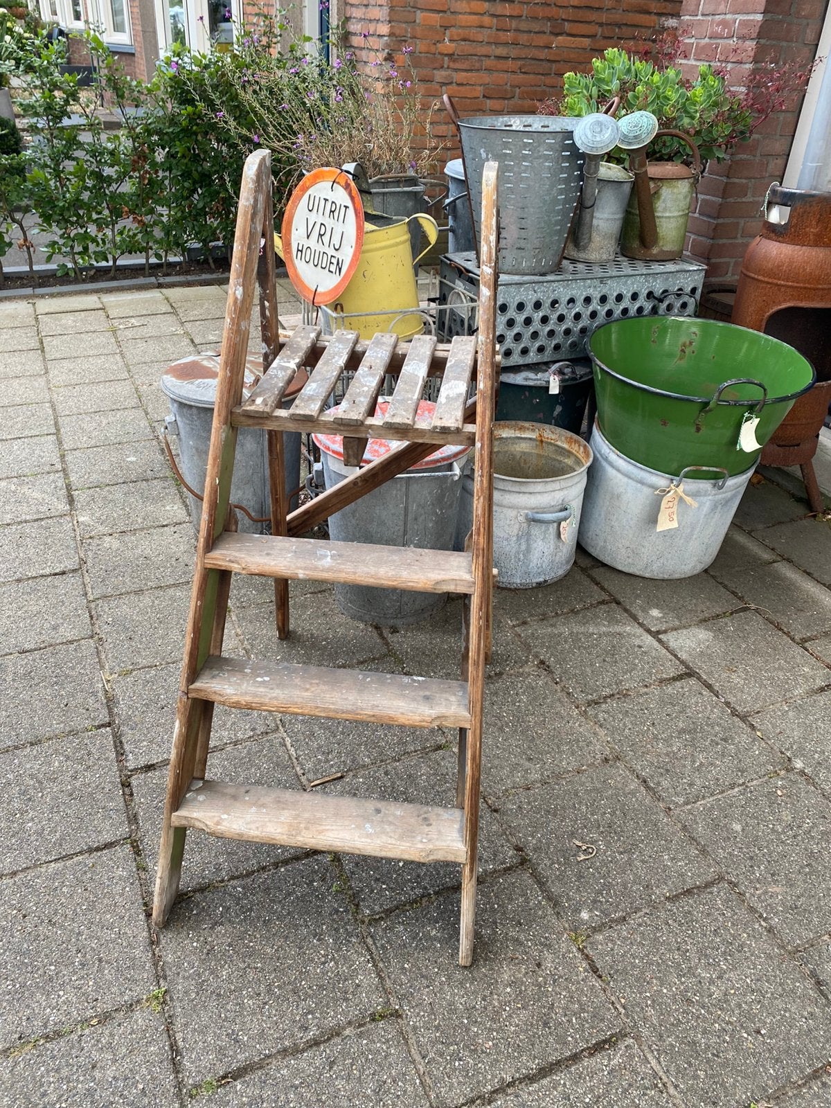 Leuk oude houten trapje, Ophalen