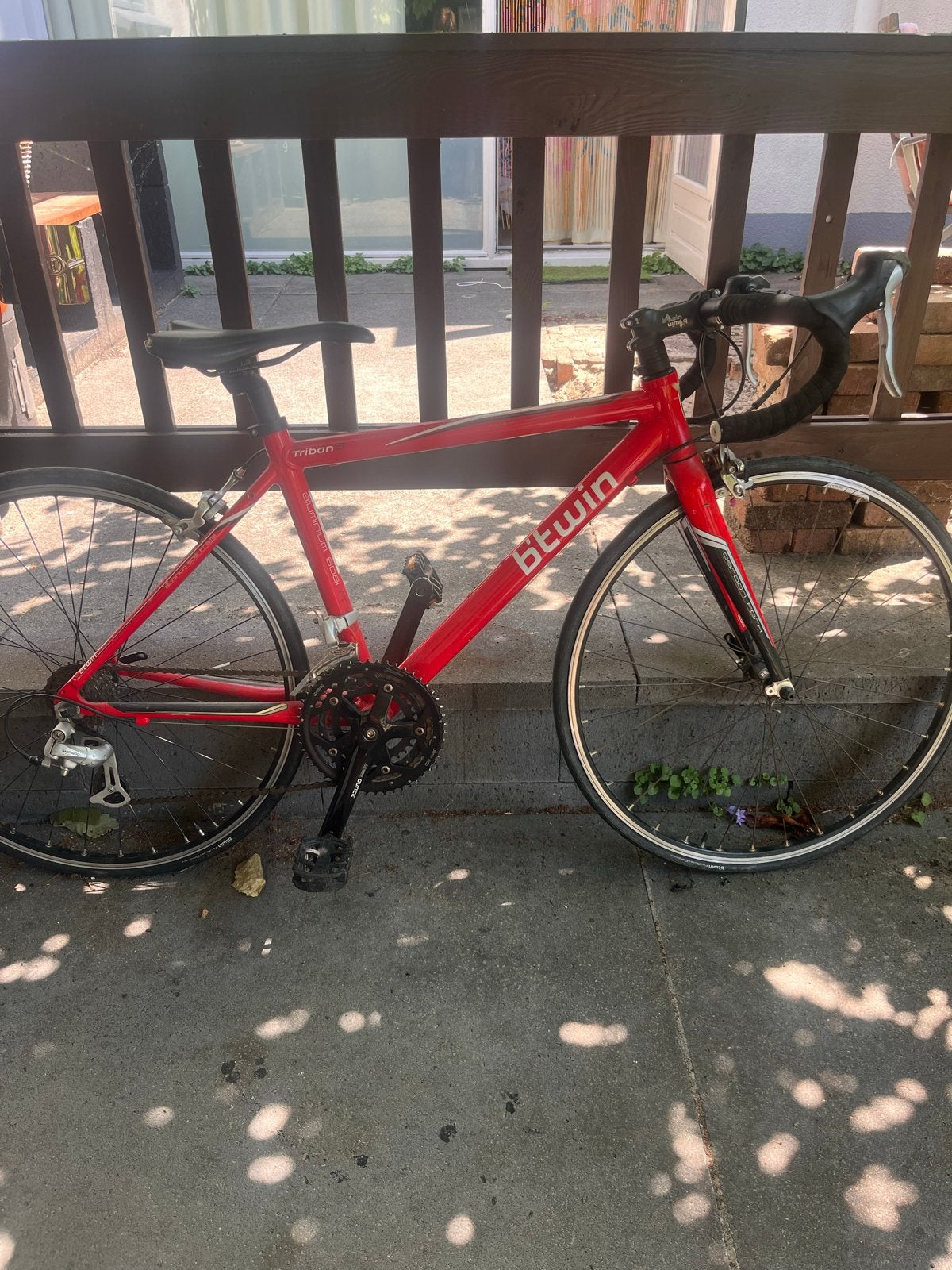 B'Twin Triban 3 racefiets - Rood, Gebruikt, Fietsen en Brommers, Fietsen | Racefietsen, 28 inch, Gebruikt, Aluminium, 15 tot 20 versnellingen