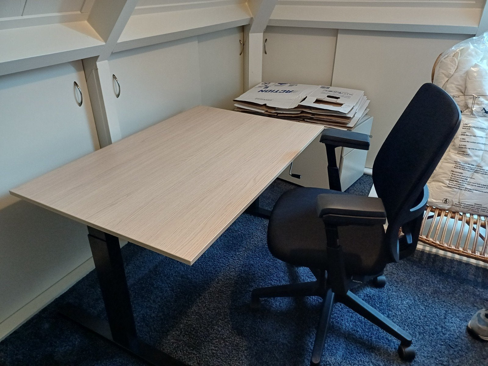 buro in hoogte verstelbaar + stoel, Ophalen, In hoogte verstelbaar, Zo goed als nieuw