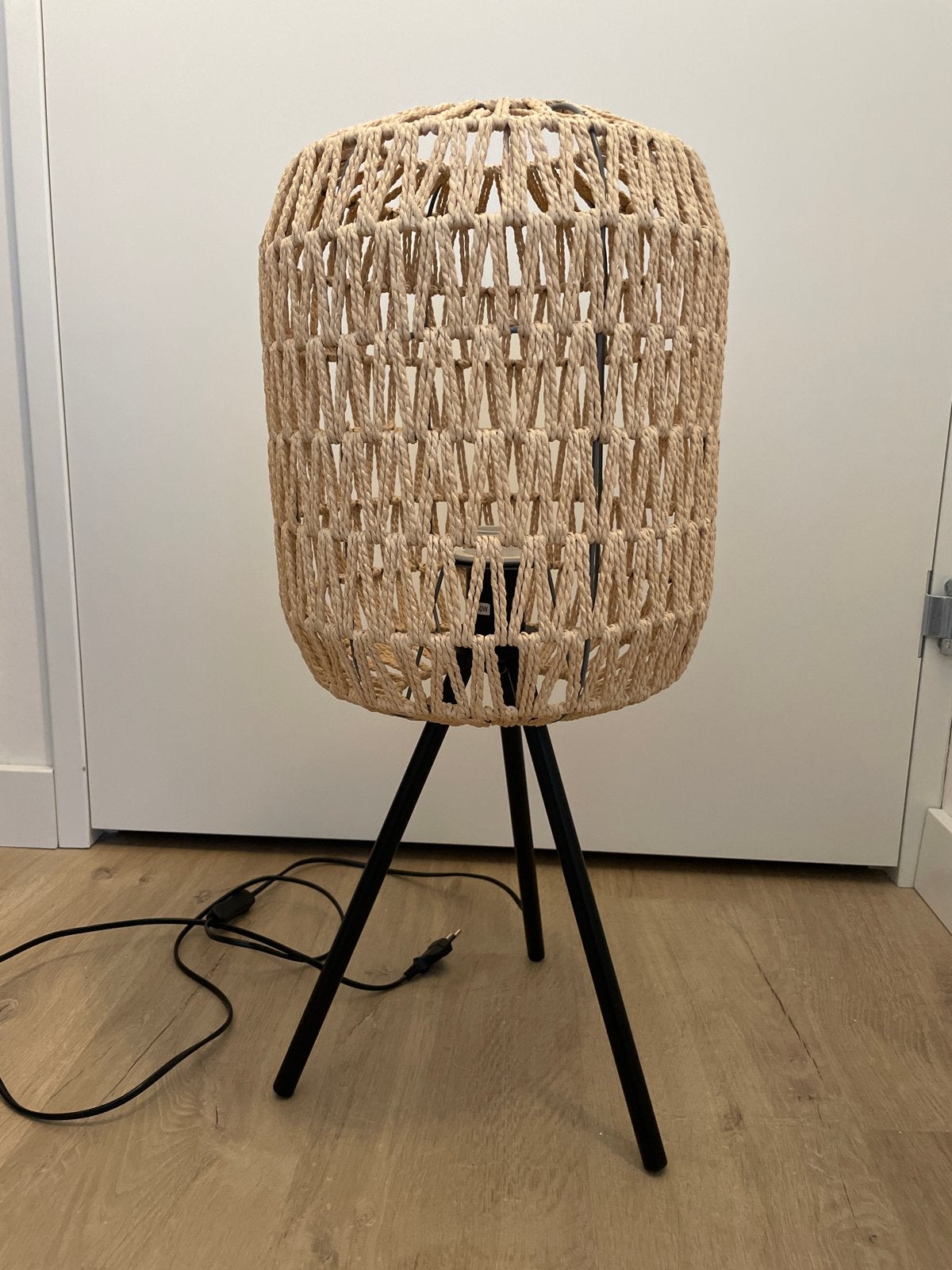 Loods5 Stijlvolle tafellamp met macramé kap en zwarte poten, Ophalen, Natuurlijk materiaal, E27 (groot), Zo goed als nieuw