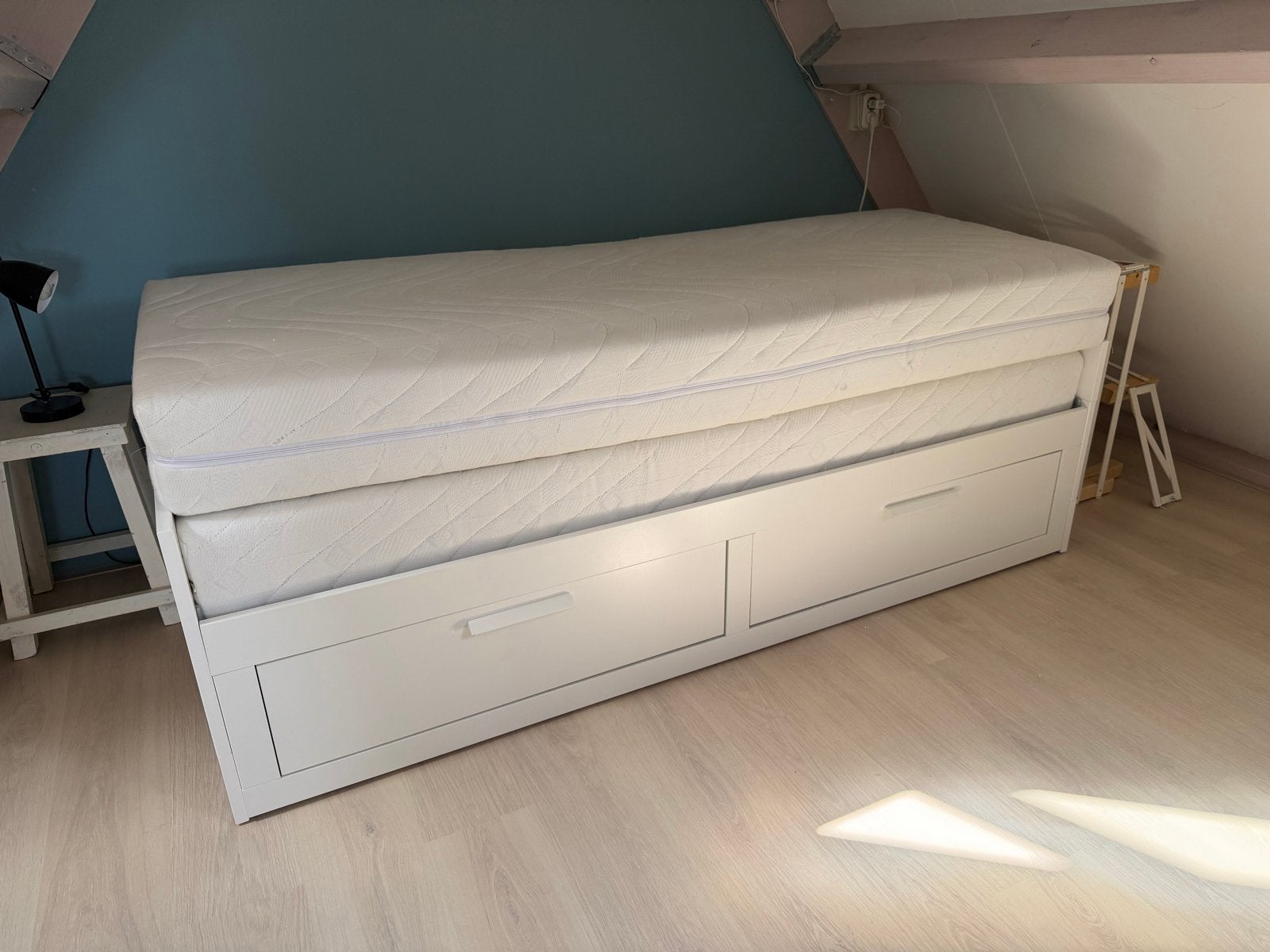 Gratis Brimnes uitschuifbaar bed met lades en 2 matrassen, Ophalen, Wit, Tweepersoons, 80 cm