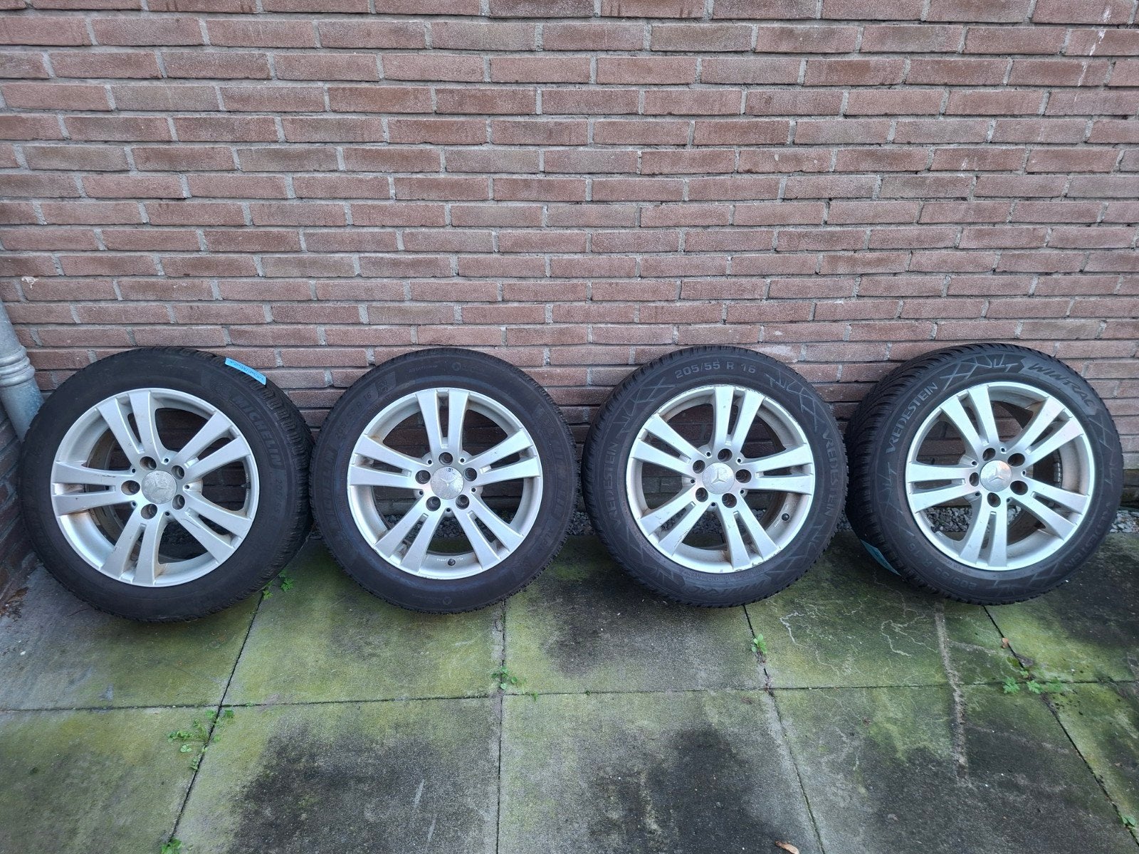 Mercedes Benz 16 inch velgenset (4 stuks) met winterbanden., Ophalen, Gebruikt, 16 inch, Banden en Velgen