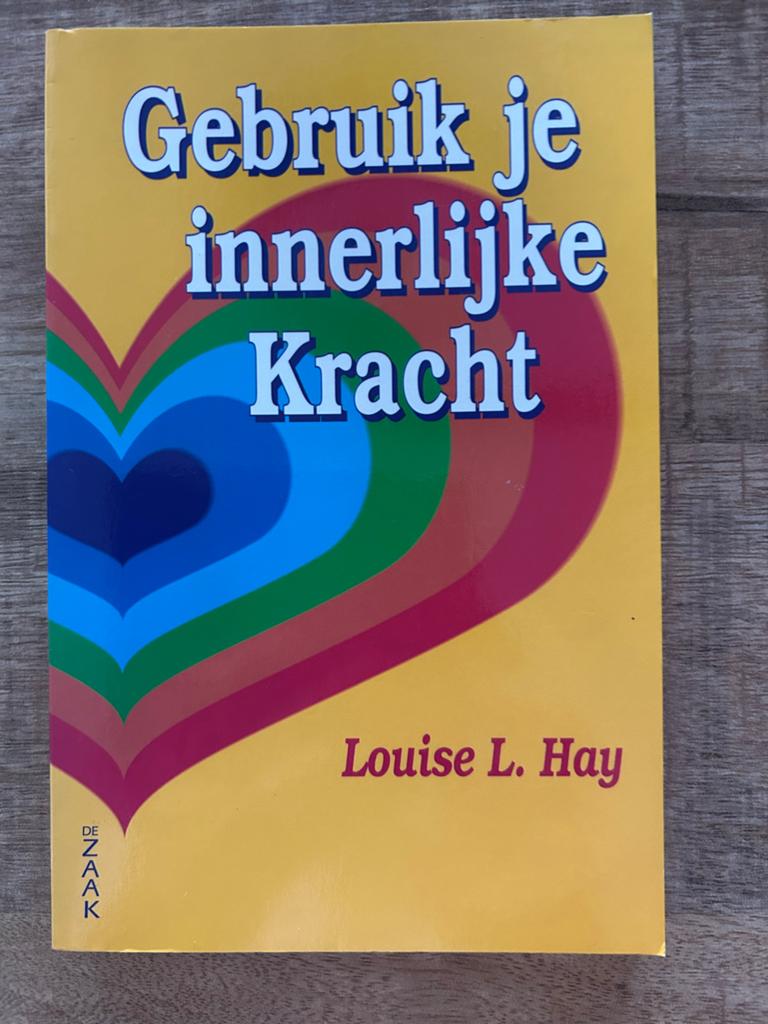 Gebruik je innerlijke Kracht - Louise L. Hay, Boeken, Ophalen of Verzenden, Zo goed als nieuw, Spiritualiteit algemeen, Achtergrond en Informatie