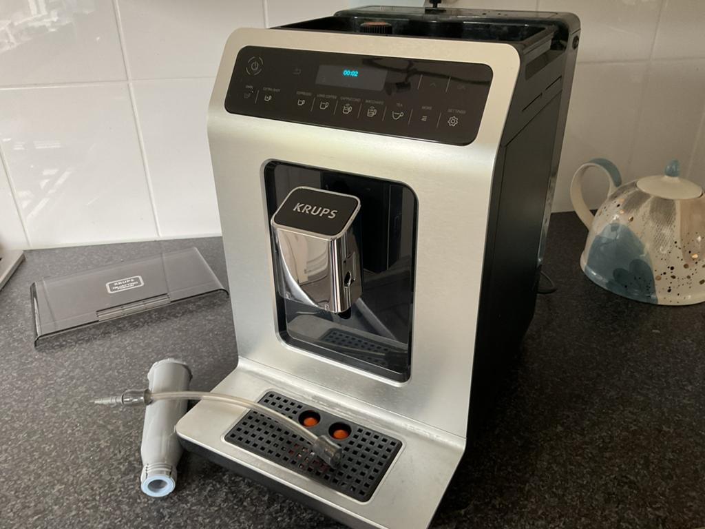 KRUPS VERSE BONEN KOFFIEMACHINE, Witgoed en Apparatuur, Koffiezetapparaten, Refurbished, Koffiebonen, Koffiemachine, 10 kopjes of meer