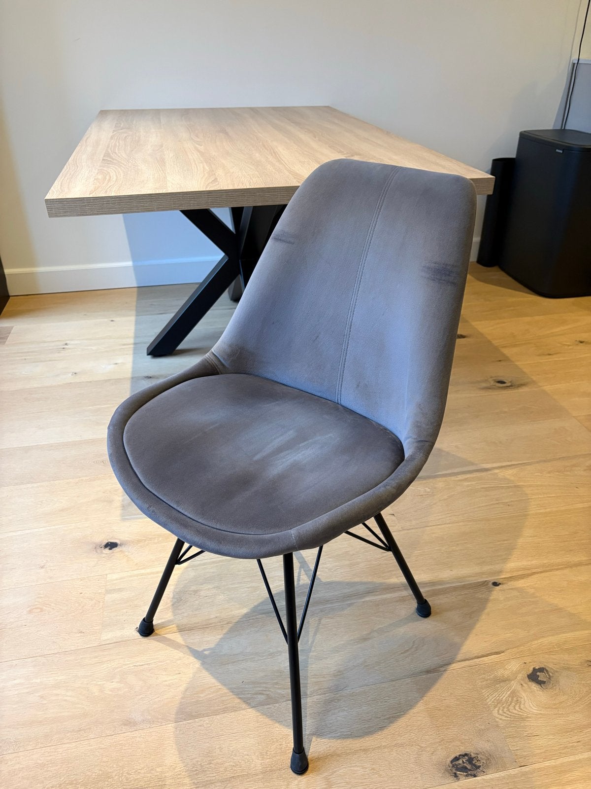 4 grijze velvet eetkamerstoelen van Leenbakker, Ophalen, Gebruikt, Vier, Stof