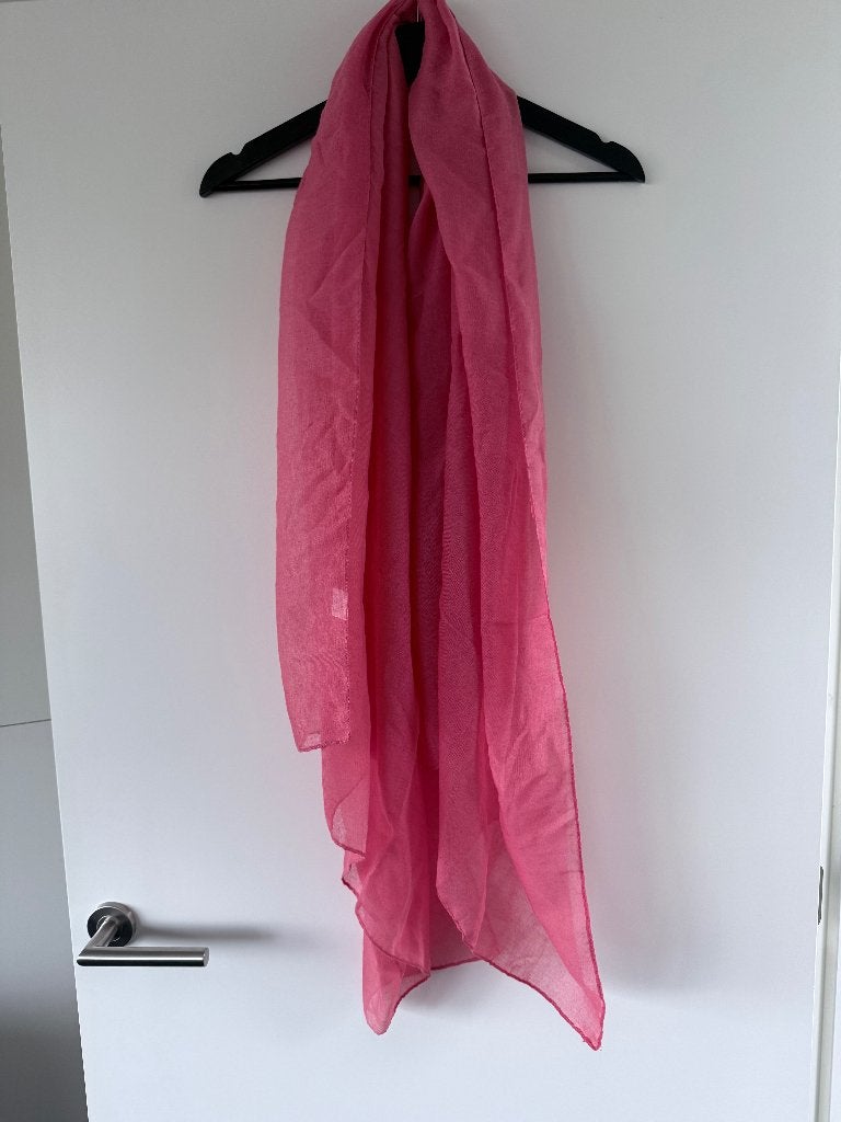 Roze sjaal | dun | 100% polyester, Maat 46/48 (XL) of groter, Ophalen of Verzenden, Sjaal, Onbekend