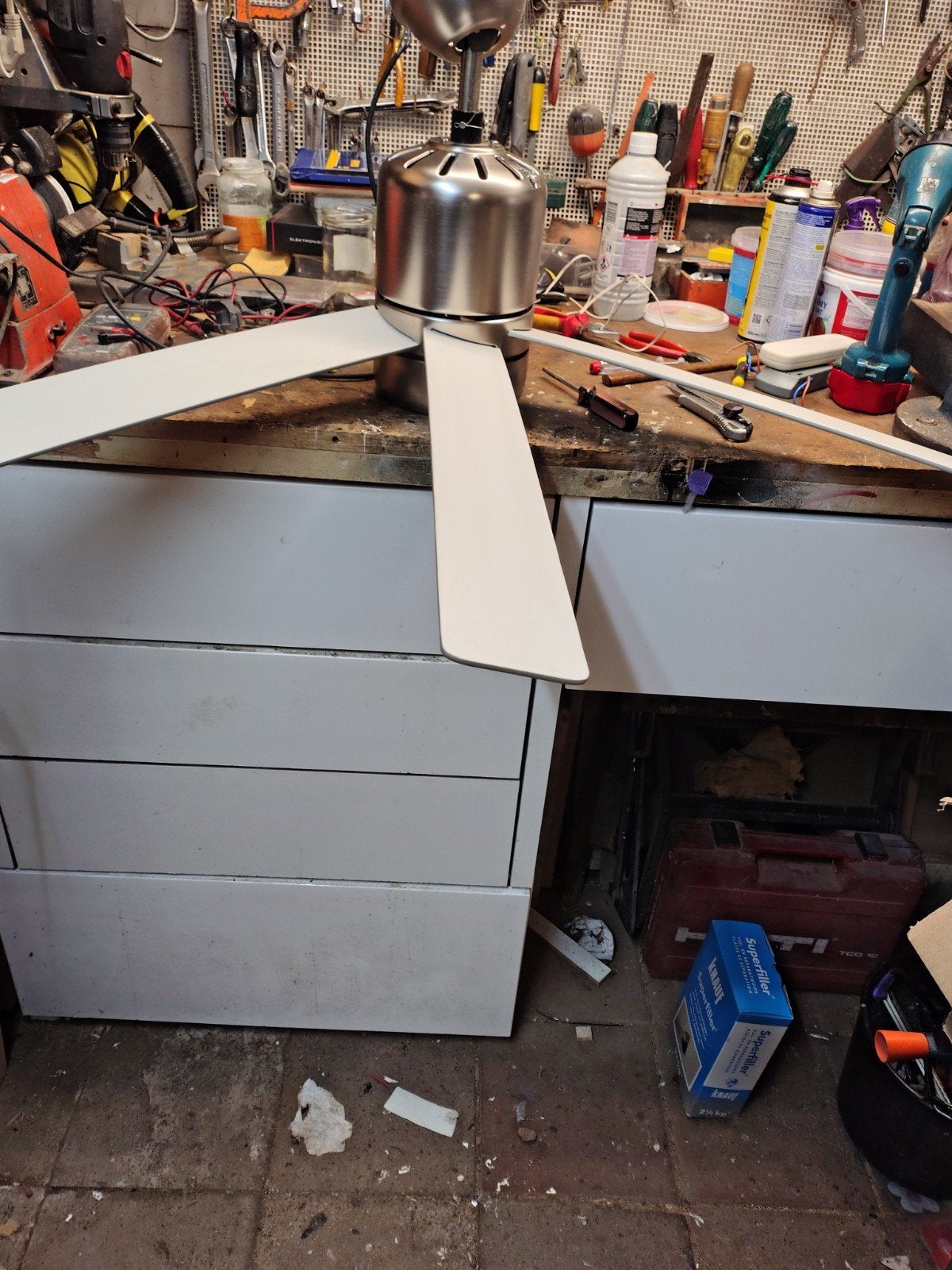 Plafondventilator met lamp  Voor een hobbyist., Zilver, Gebruikt, Modern, Overige fittingen