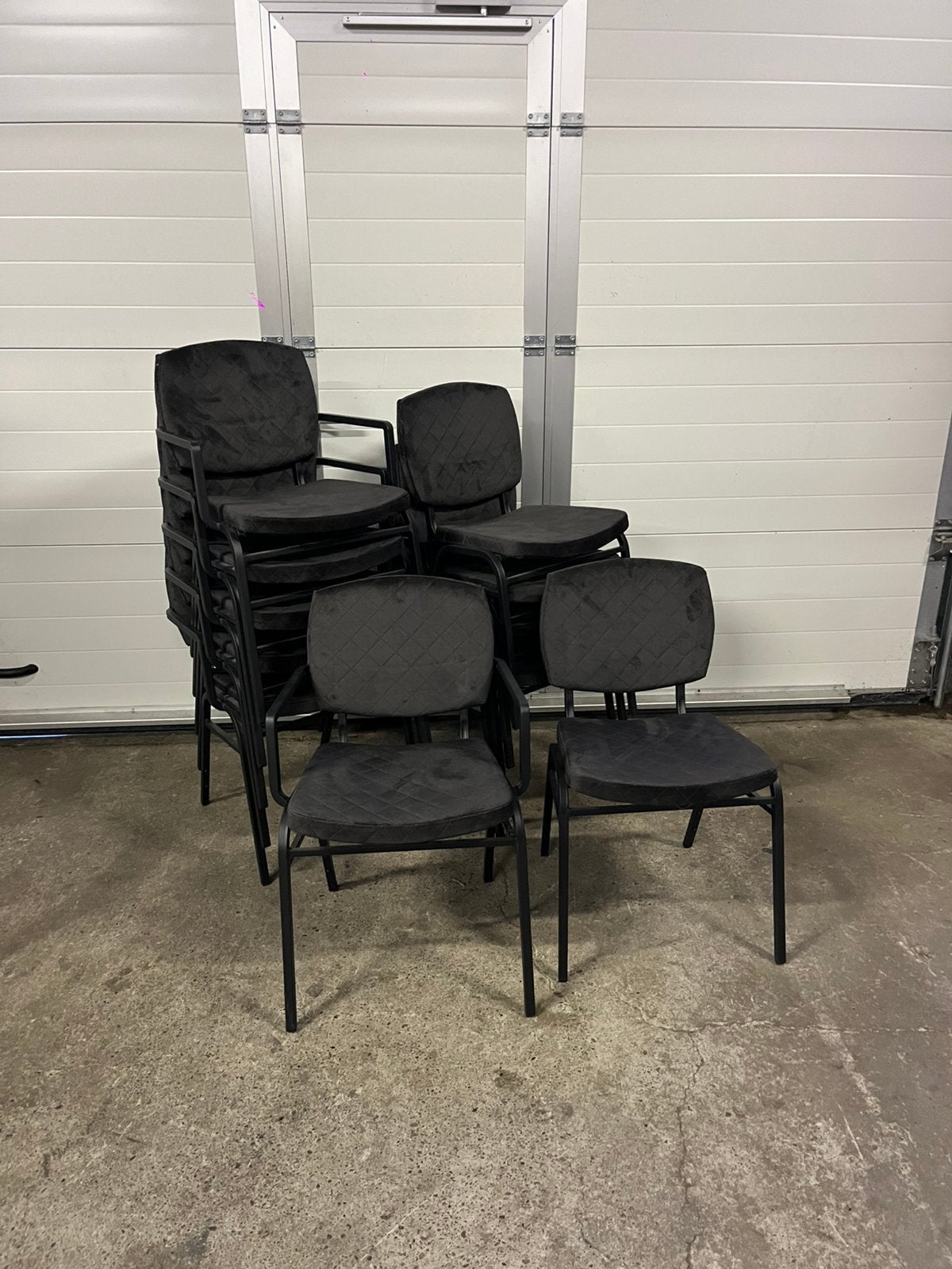 98 Luxe stapelbare Horeca stoelen Stackchair kantine export, Ophalen, Zwart, Zo goed als nieuw, Metaal