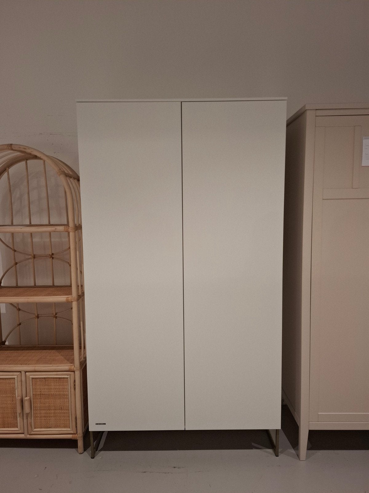 Kidsmill Intense II Kast 2-Deurs - Wit / Patinated Brass, Ophalen, Overige materialen, Met deur(en), 100 tot 150 cm