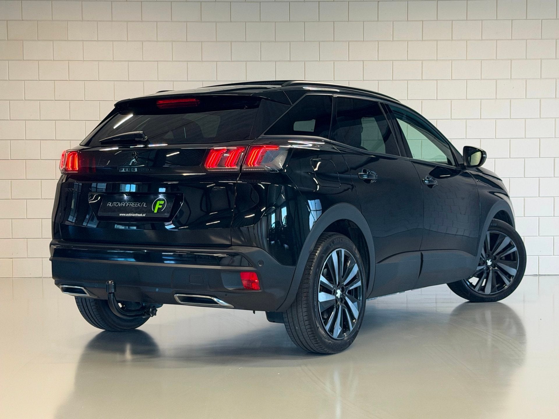 Peugeot 3008 1.2 PureTech GT Black Pack | PANO | TREKHAAK |, Auto's, Peugeot, Gebruikt, 1199 cc, Bedrijf, 690 kg