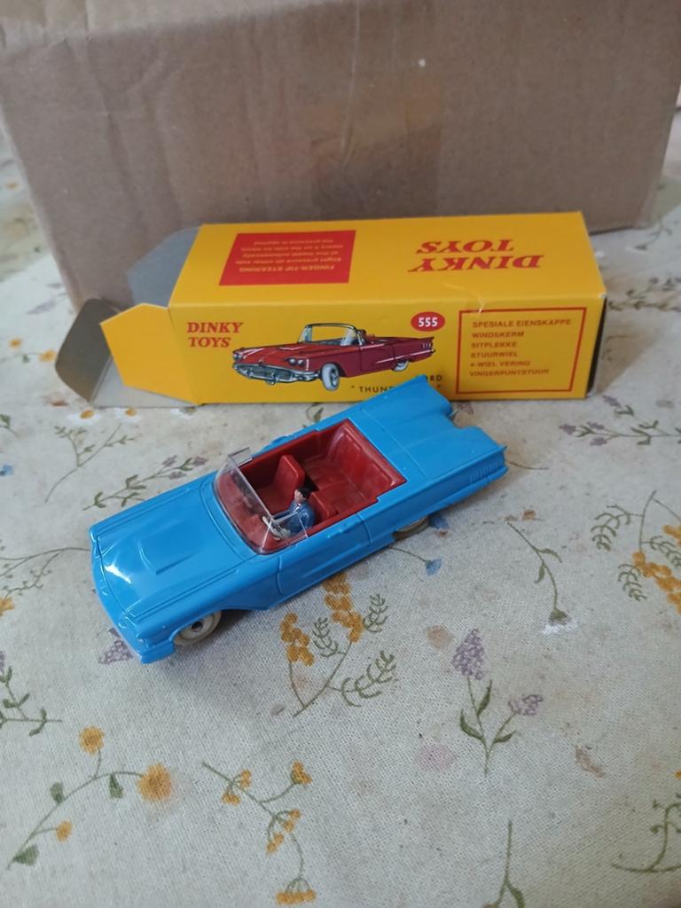 Blauwe Ford Thunderbird.  Atlas dinky toys 555, Hobby en Vrije tijd, Modelauto's | 1:43, Ophalen of Verzenden, Zo goed als nieuw