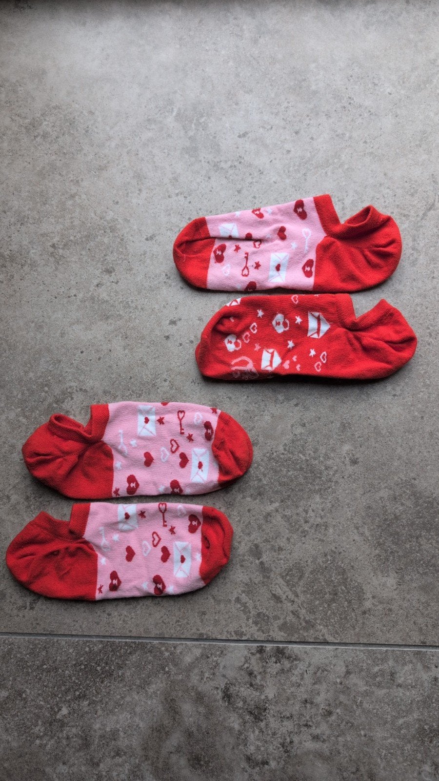 Twee paar sneakersokken (roze en rood) - maat 43-46, Sokken en Kniesokken, Overige maten, Ophalen of Verzenden, Zo goed als nieuw