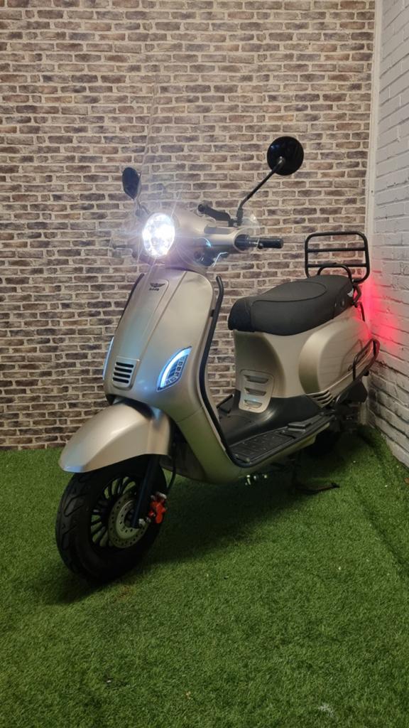 Zeer nette La Souris Sourini snorscooter 2021! Fulloptions, Gebruikt, Overige modellen, Ophalen of Verzenden, Benzine