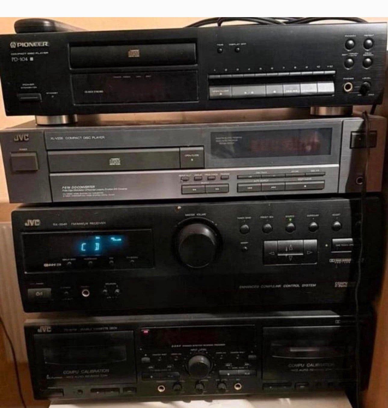 Zeer goede hifi installatie zeer uitgebreid pioneer, jvc