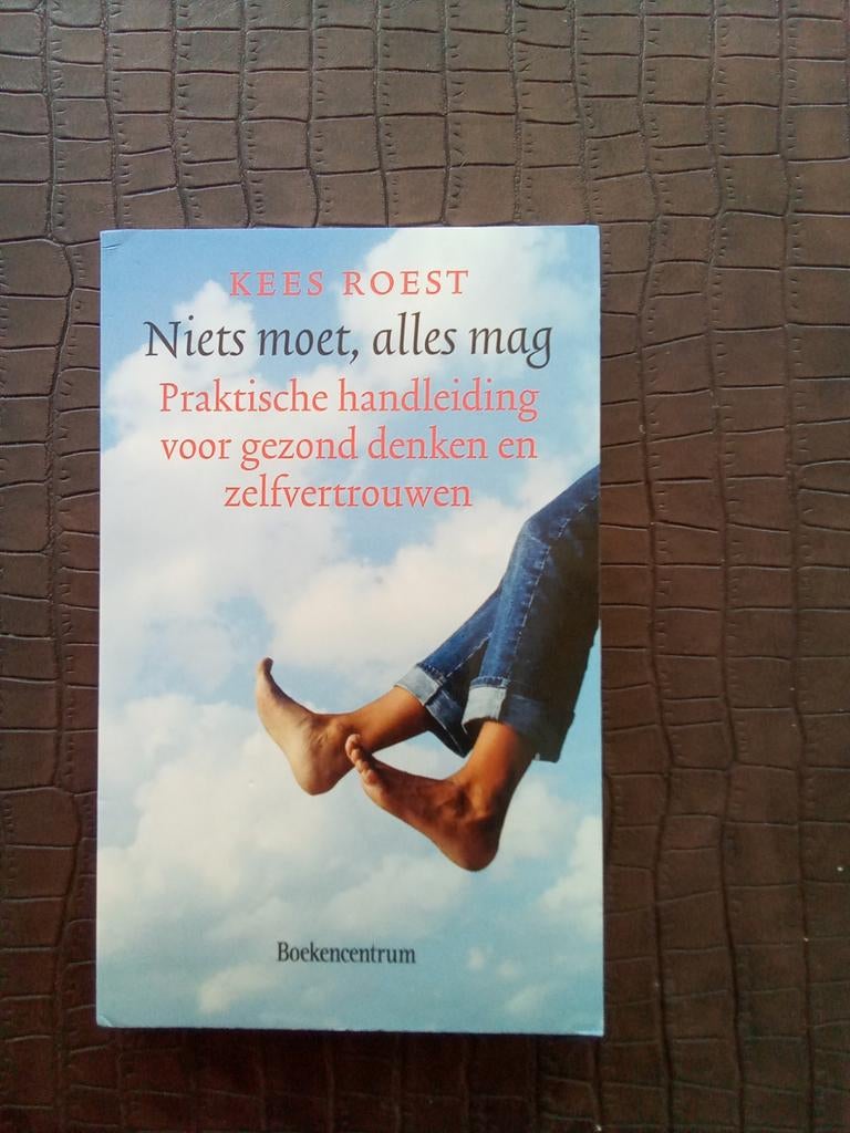Niets moet, alles mag - Kees Roest, Boeken, Ophalen of Verzenden, Zo goed als nieuw