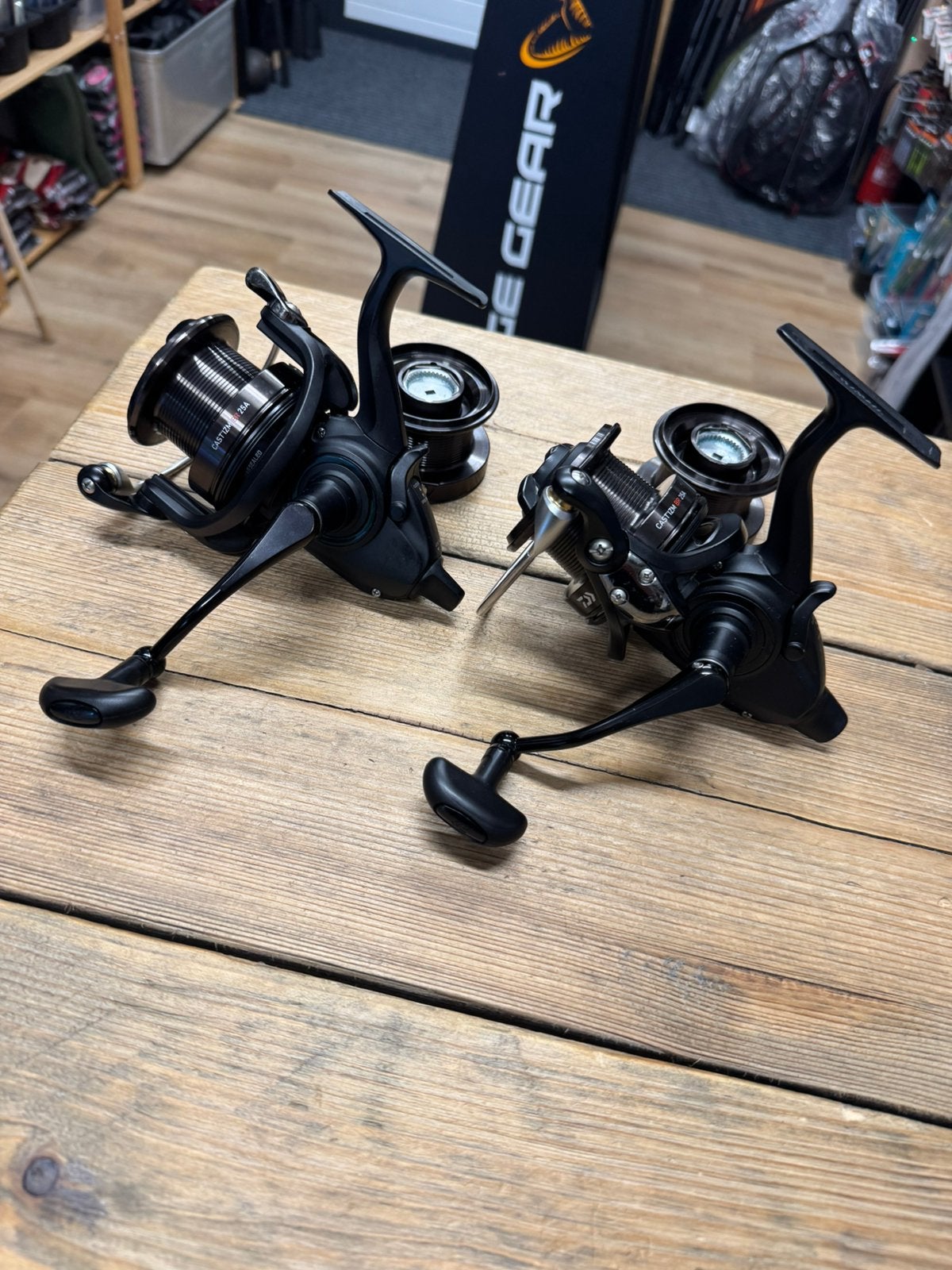 izgst daiwa cast izm 25 baitrunners !  top kwaliteit !, Watersport en Boten, Hengelsport | Karpervissen, Ophalen of Verzenden