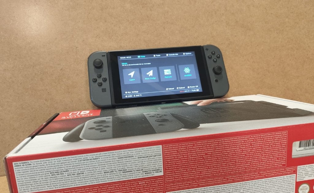 Unpatched Original Nintendo Switch + 128GB Pro Plus SD Card, Spelcomputers en Games, Spelcomputers | Nintendo Switch, Met 2 controllers