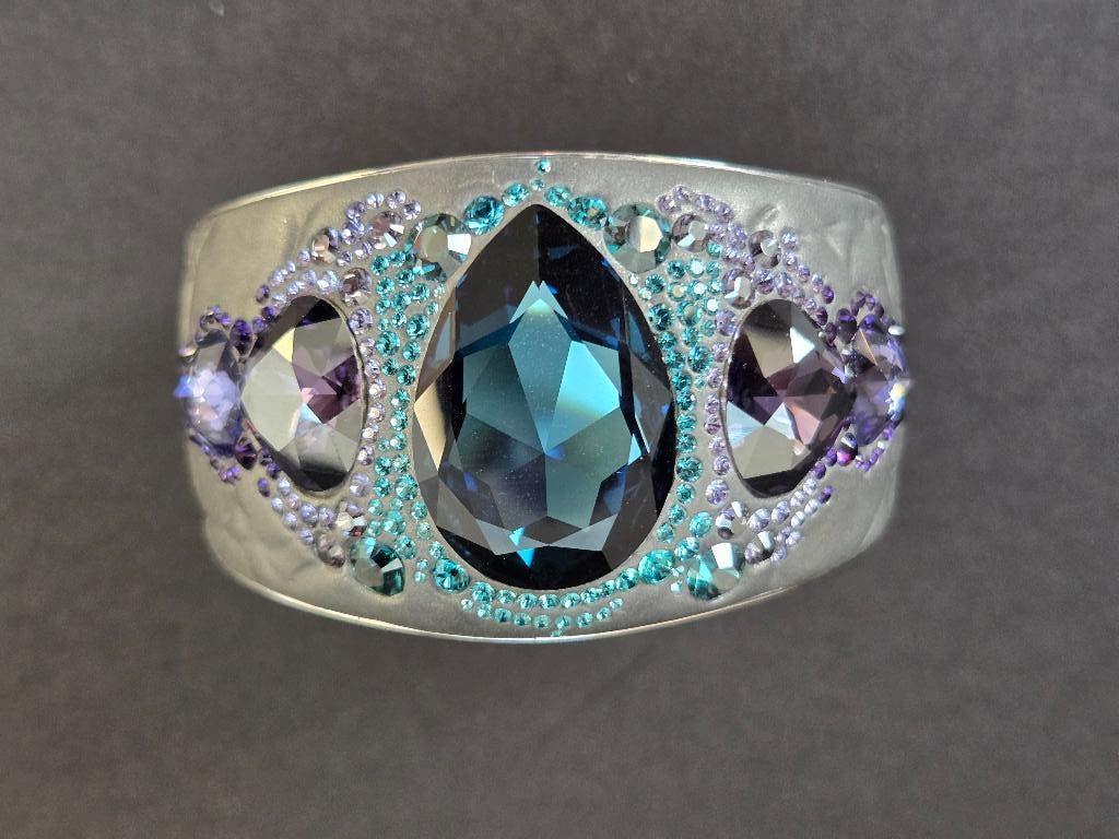 Originele Swarovski cuff armband met kristal, Sieraden, Tassen en Uiterlijk, Met kristal, Overige materialen, Paars, Nieuw