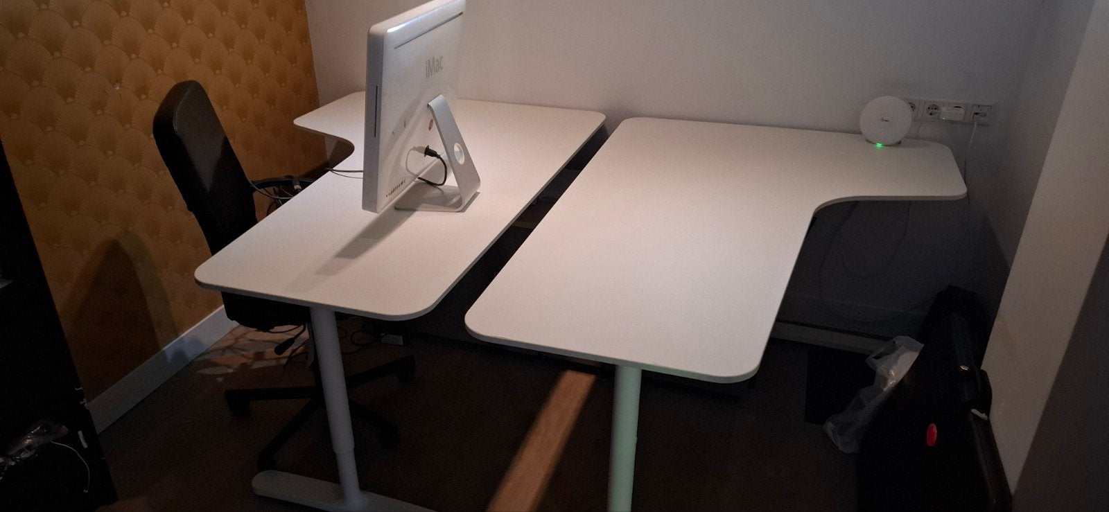 Zit-sta hoekbureau, handmatig verstelbaar, onbeschadigd blad, Ophalen, In hoogte verstelbaar, Zo goed als nieuw