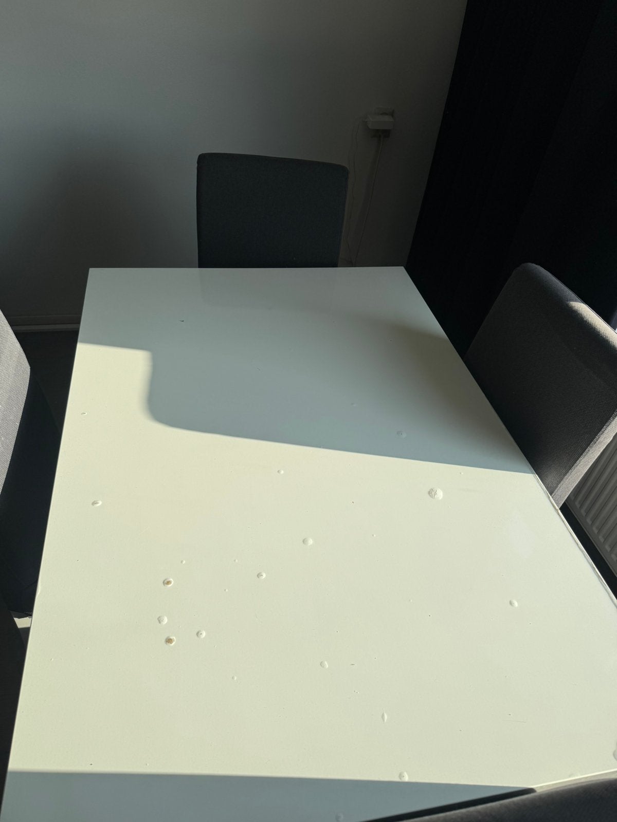 Complete eethoek - witte tafel met 4 grijze stoelen, Ophalen, Gebruikt, Rechthoekig, 50 tot 100 cm