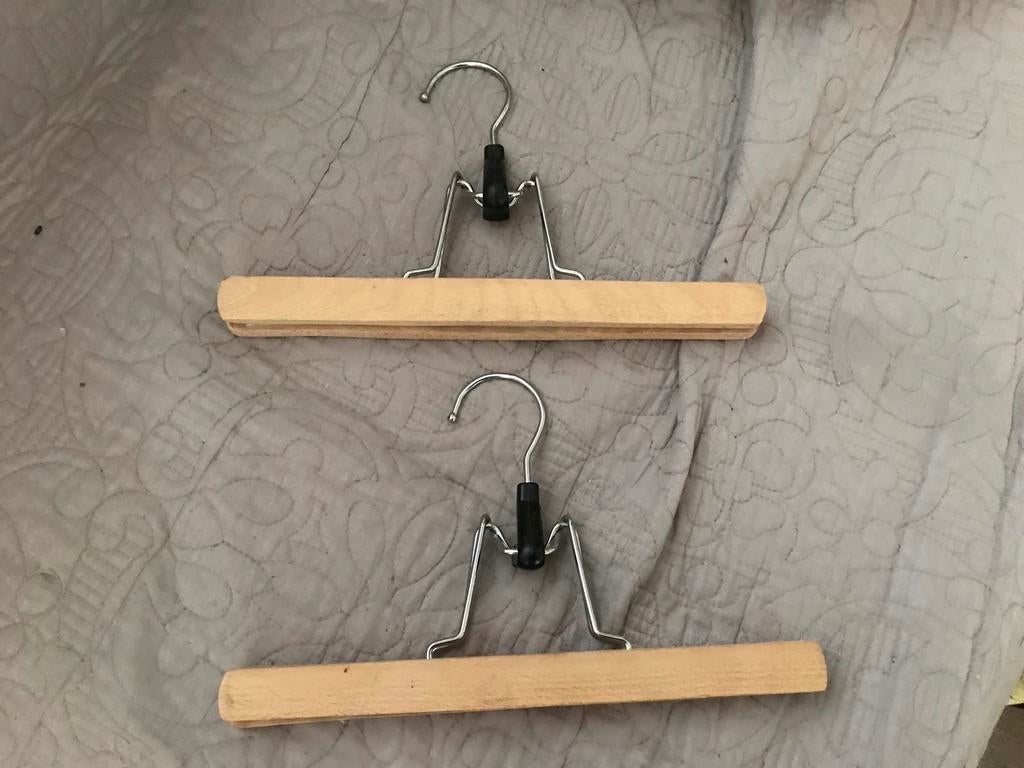 2x Houten Kledinghangers met Klem - Rokken/Broeken, Ophalen of Verzenden, Zo goed als nieuw, Hout, Volwassenen