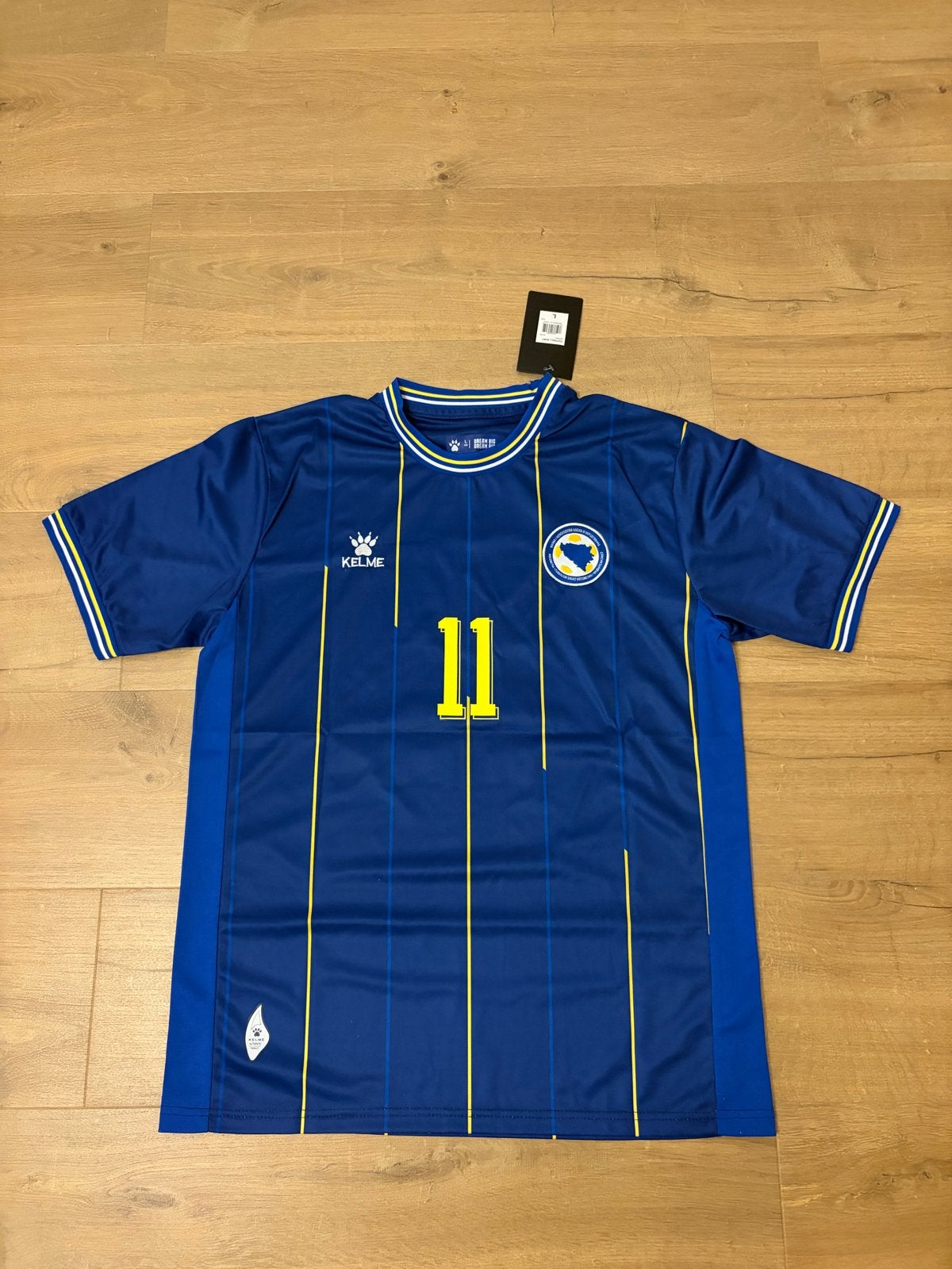 Dzeko 11 shirt - Maten M en L beschikbaar, Maat M, Ophalen of Verzenden, Nieuw, Shirt